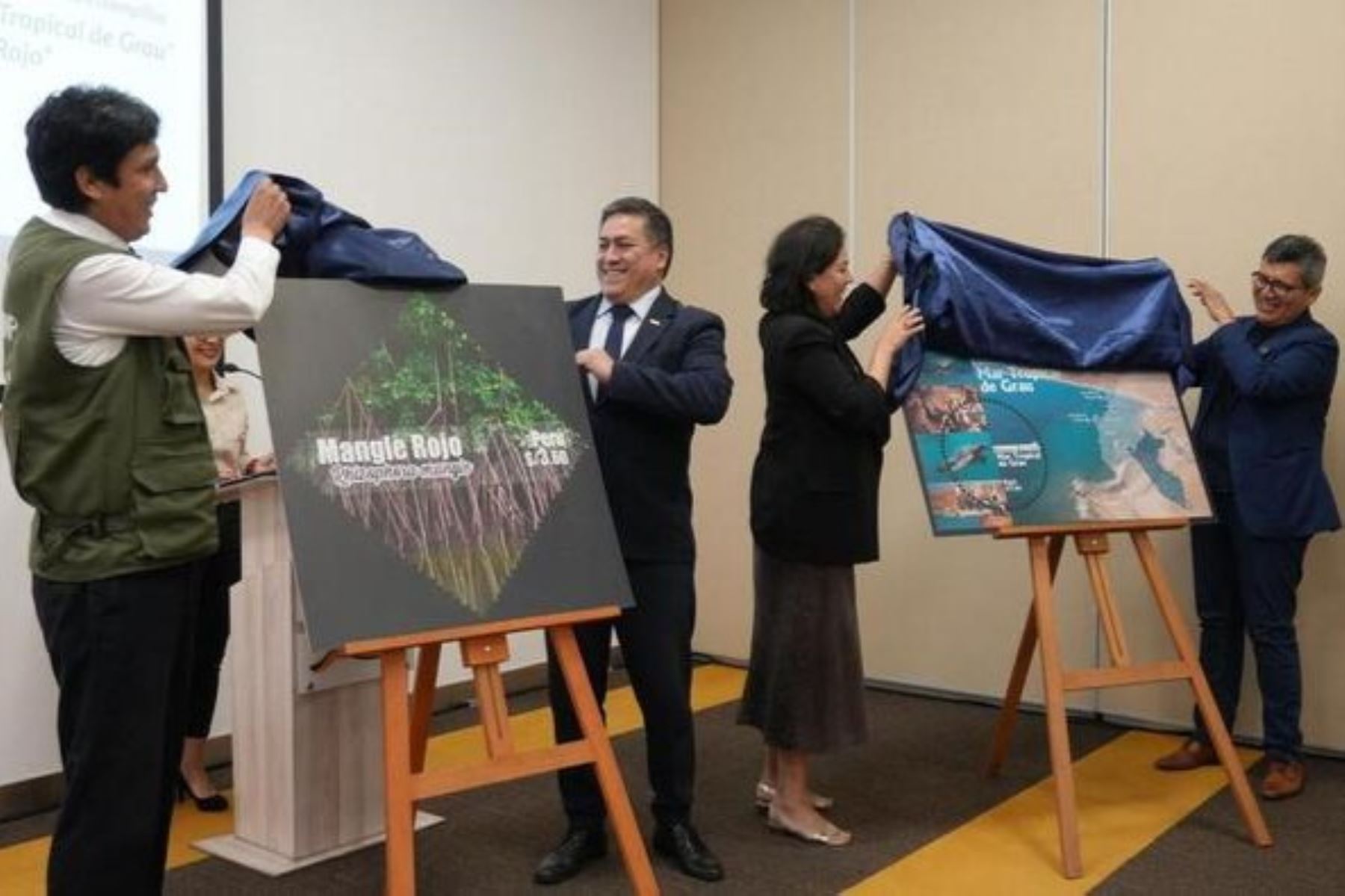 Adquirir estas estampillas (S/ 7.60 y S/ 3.60) es más que un acto postal; es un compromiso con la protección de nuestras áreas naturales protegidas y su biodiversidad que nos hace únicos. Foto: Sernanp