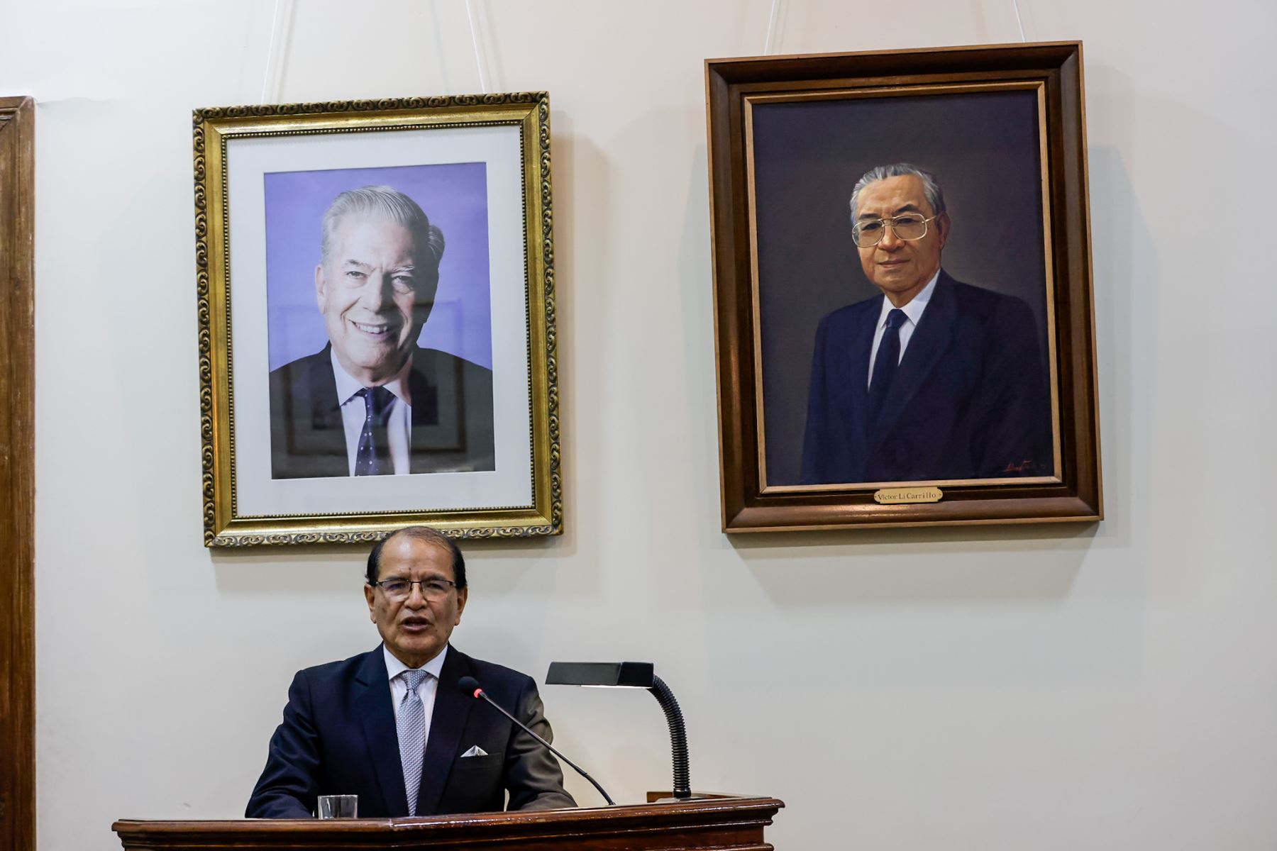 También participó el historiador Raúl Chanamé Orbe, presidente de la Asociación Bicentenario, cuya intervención puso énfasis en la importancia de Porras Barrenechea como figura clave para comprender la construcción del Estado, la identidad republicana y los procesos históricos del Perú. Foto: ANDINA/Luis Iparraguirre