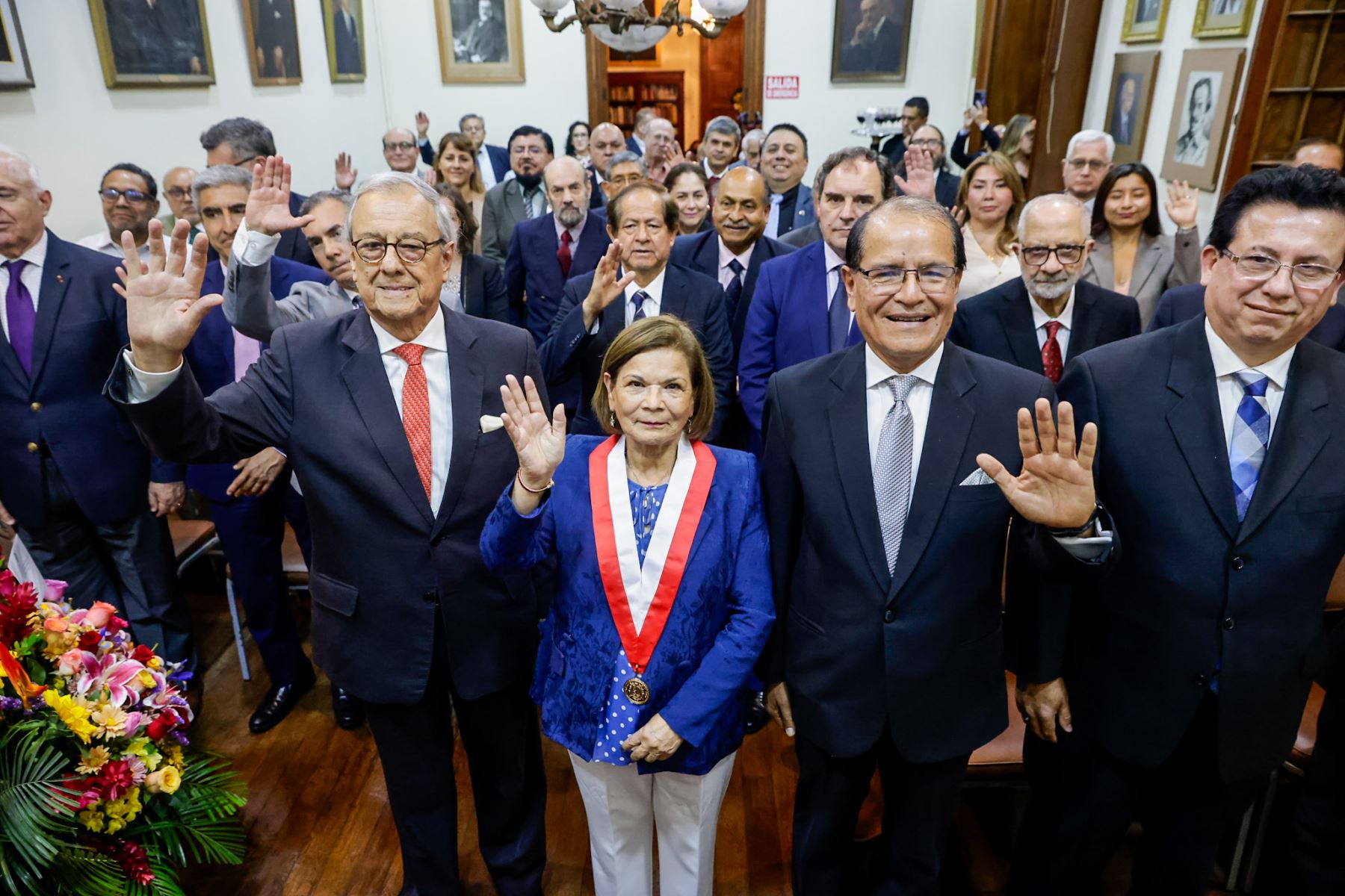 El Instituto Raúl Porras Barrenechea conmemoró sus 60 años de inauguración con una conferencia realizada en su casa museo de Miraflores, dedicada a poner en valor el legado intelectual del maestro sanmarquino. El acto fue presidido por la rectora de la UNMSM, Jerí Gloria Ramón Ruffner de Vega, acompañada por el director ejecutivo del instituto, Luis Mendívil Canales, y el historiador Raúl Chanamé Orbe, presidente de la Asociación Bicentenario. Foto: ANDINA/Luis Iparraguirre