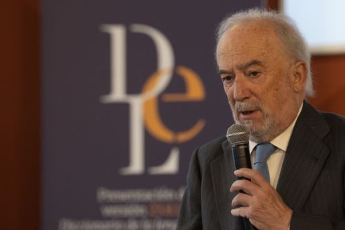 En la presentación de la versión electrónica 23.8.1 del "Diccionario de la lengua española" intervino el director de la Real Academia Española, Santiago Muñoz Machado. Foto: RAE