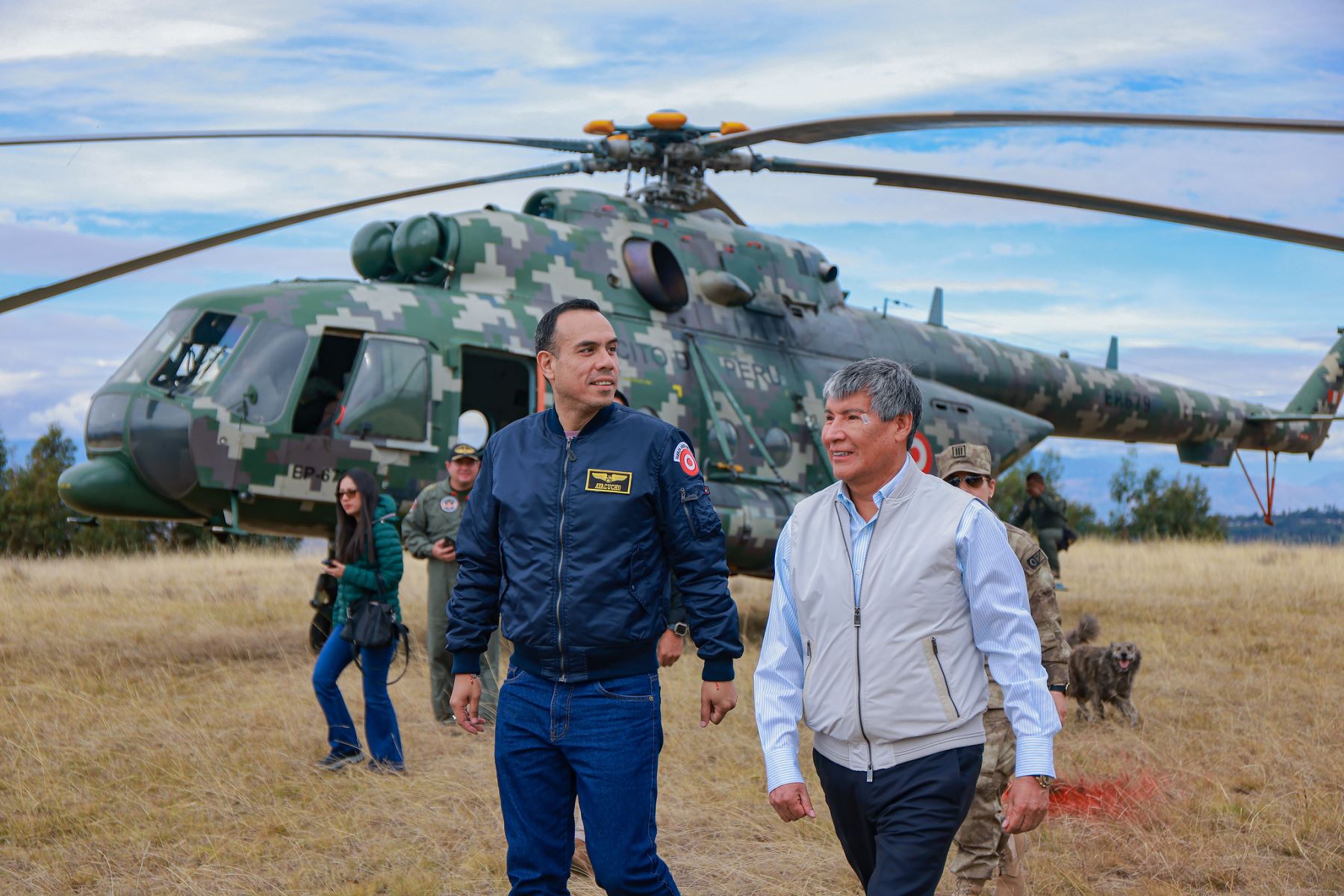 El presidente José Jerí participó en el izamiento del pabellón nacional en el Santuario Histórico de la Pampa de Ayacucho, recordando el sacrificio de quienes lucharon por la libertad. Un homenaje que refuerza el amor por la patria y la unidad nacional.  Foto: ANDINA/Prensa Presidencia