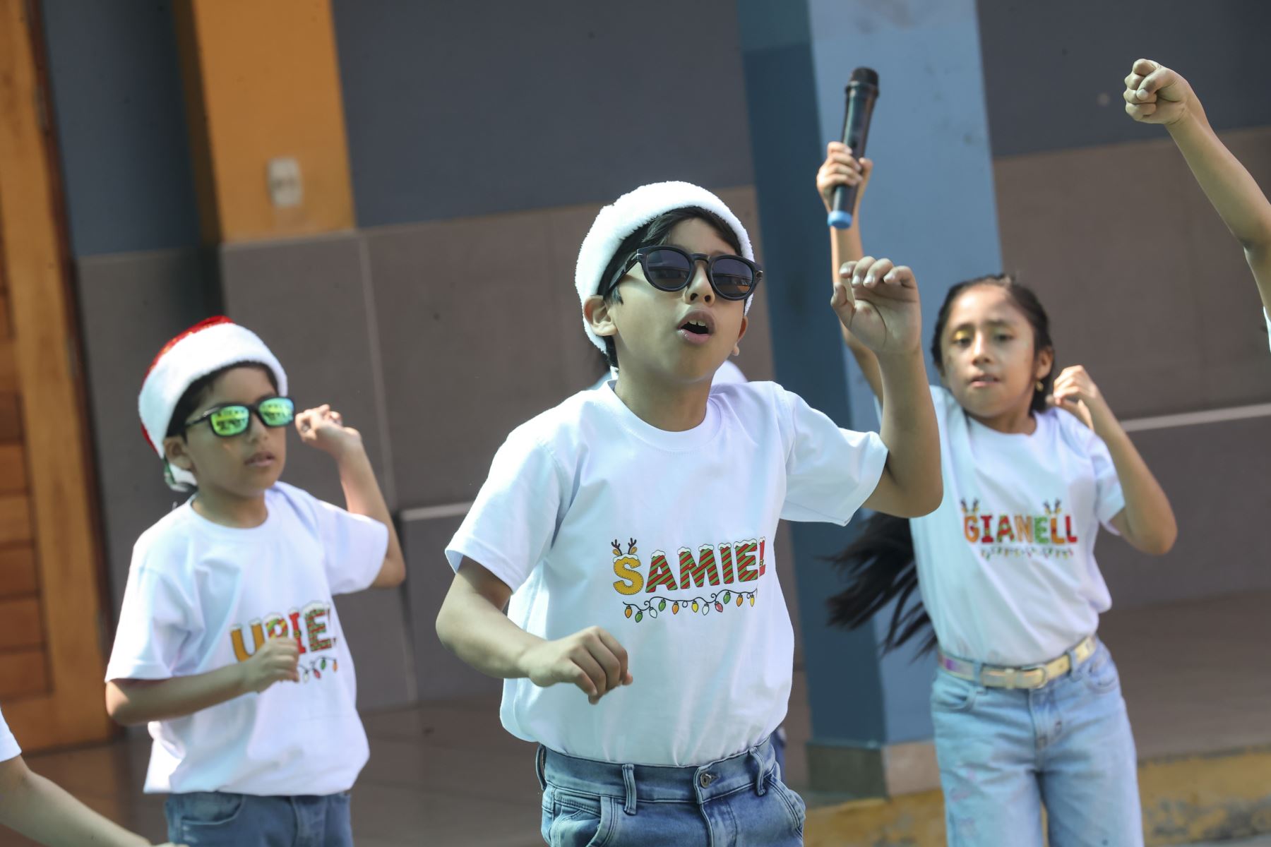 De manera complementaria, escolares de la I. E. 1204 Villa Jardín, del distrito de San Luis, presentan la propuesta “Navidad Rock”.
Foto: ANDINA/Juan Carlos Guzmán Negrini