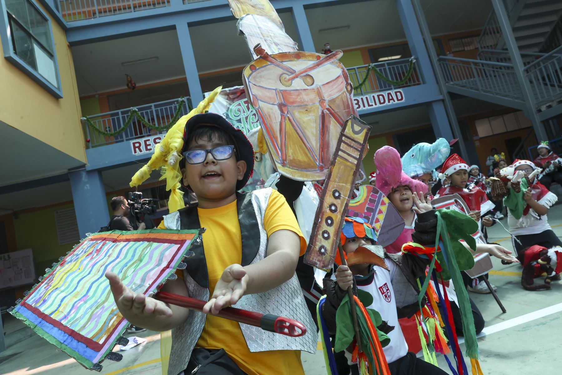 Más de 33000 escolares de diversas regiones del país participan en muestras artísticas por Navidad, impulsadas por el Ministerio de Educación, como parte del cierre del año escolar 2025. 
Foto: ANDINA/Juan Carlos Guzmán Negrini