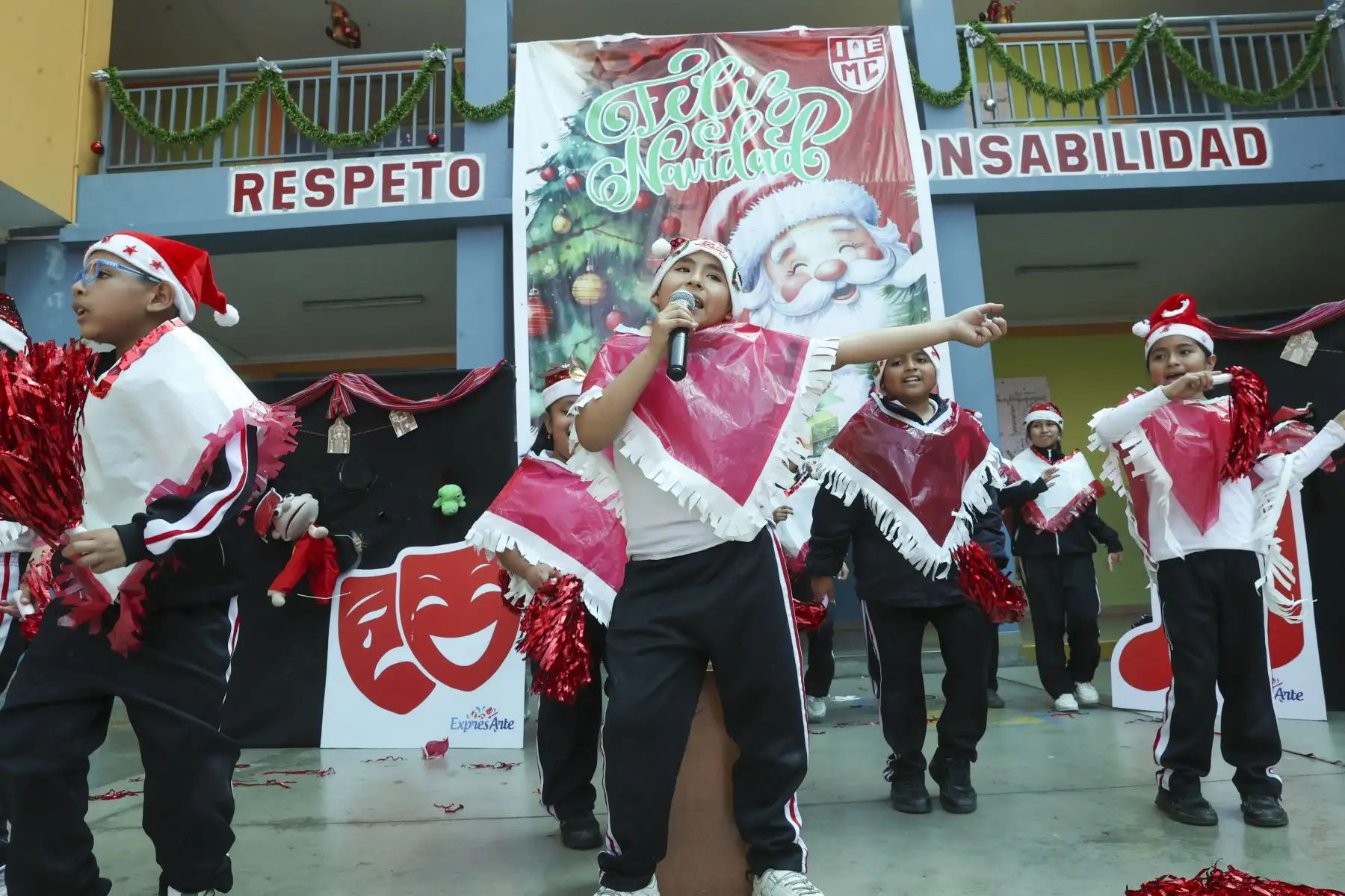La propuesta “Navidad Andina”, a cargo de estudiantes de la Institución Educativa Melitón Carvajal, del distrito de Lince contó con 25 escolares de tercero a sexto grado de primaria. 
Foto: ANDINA/Juan Carlos Guzmán Negrini