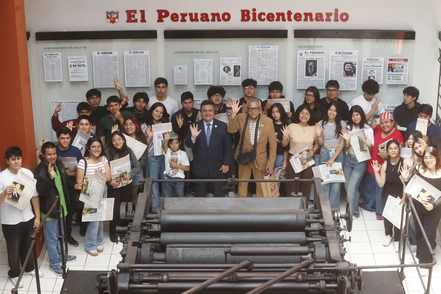 Estudiantes de la Universidad Nacional José Faustino Sánchez Carrión de Huacho visitan las instalaciones del Centro de Documentación  y el Museo Gráfico de Editora Perú. 
Foto: ANDINA/ Vidal Tarqui