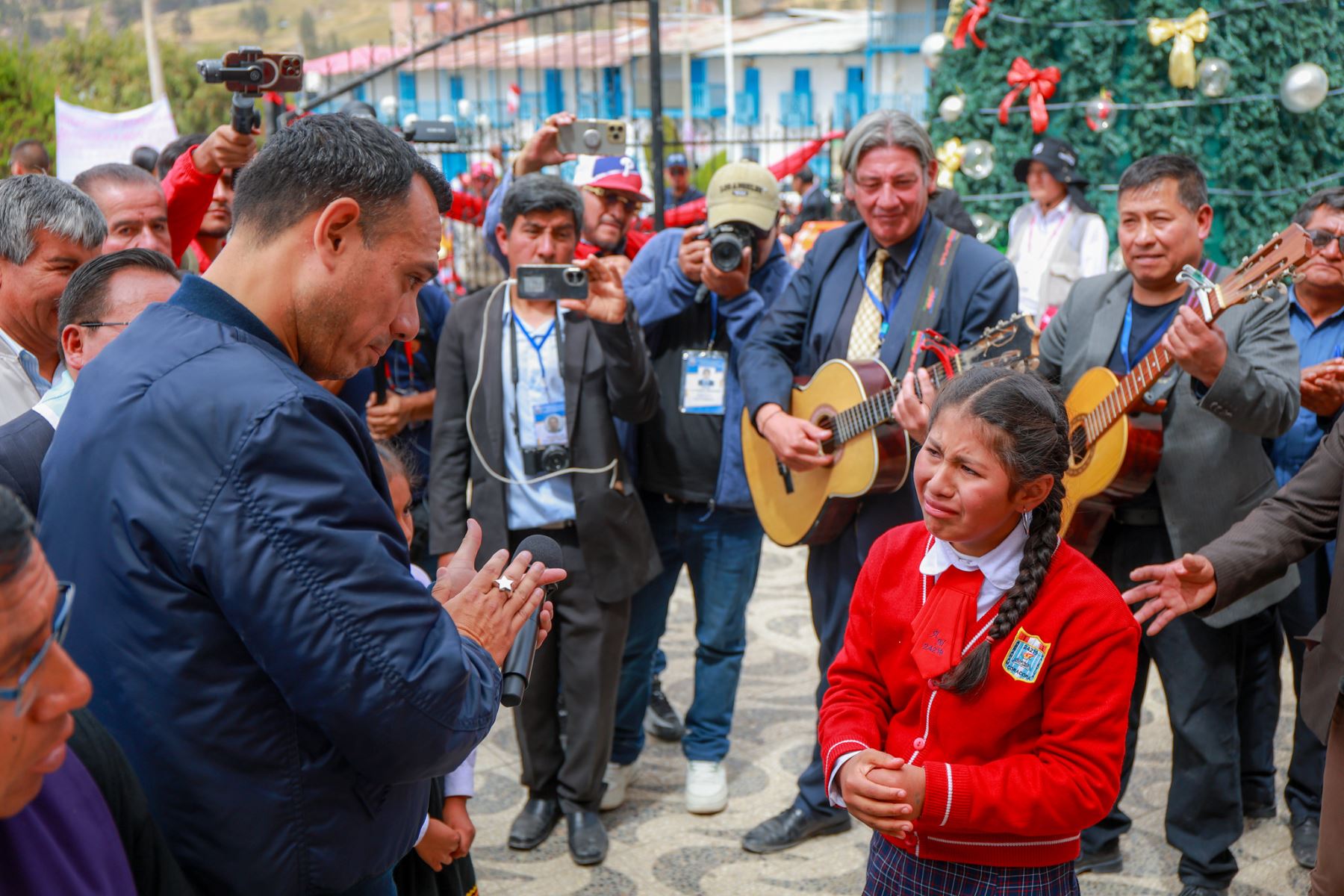 Presidente José Jerí recibe la llave de la ciudad en Coracora y anuncia atención a demandas locales.
Foto: ANDINA/Prensa Presidencia