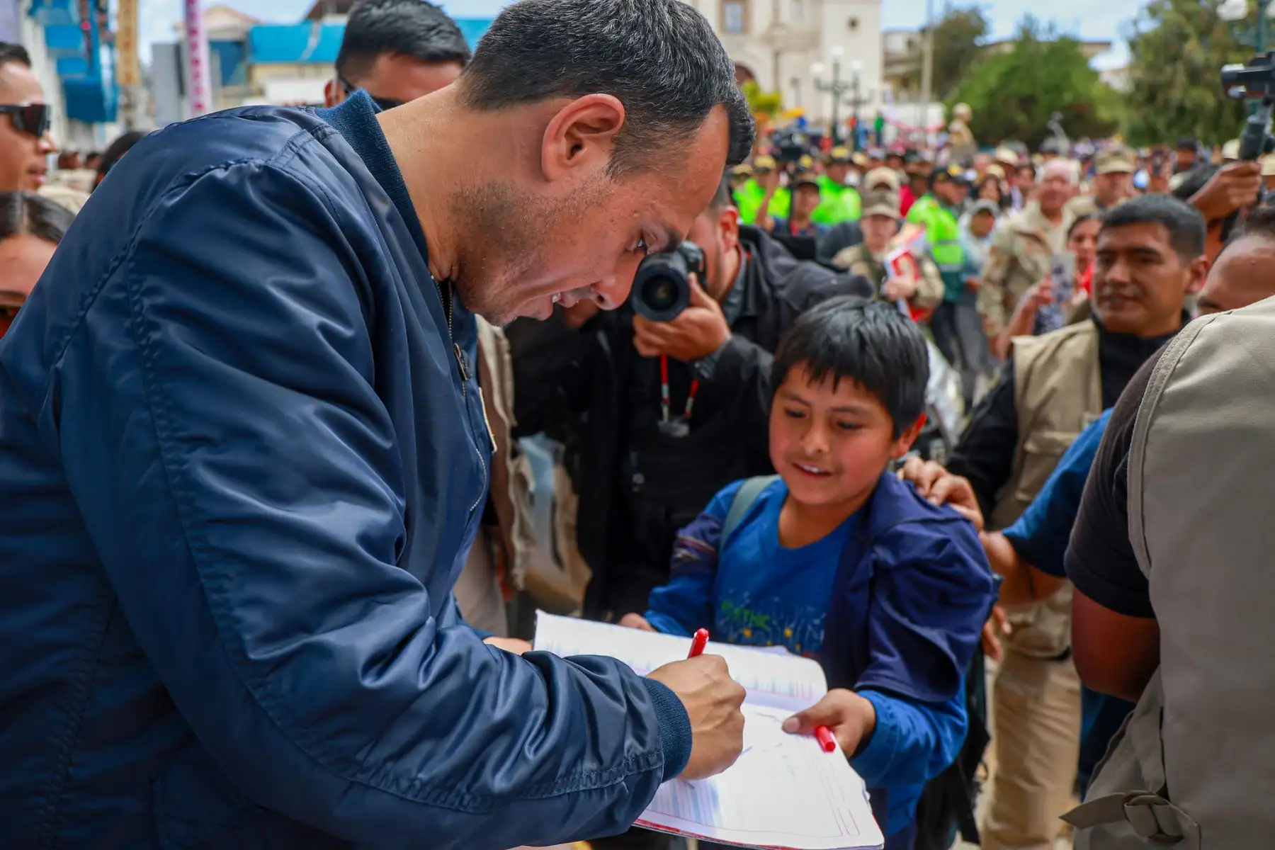 Presidente José Jerí recibe la llave de la ciudad en Coracora y anuncia atención a demandas locales.
Foto: ANDINA/Prensa Presidencia