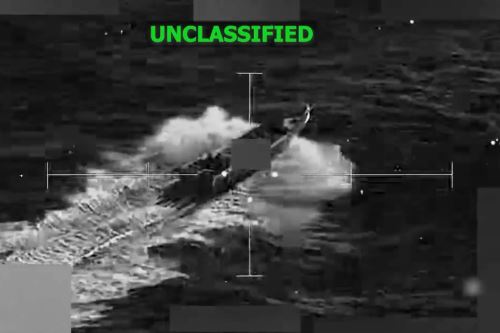 Captura de pantalla del video difundido por el Comando Sur de EE.UU. tras el ataque contra una narcolancha en el Pacífico. Foto: X/U.S. Southern Command