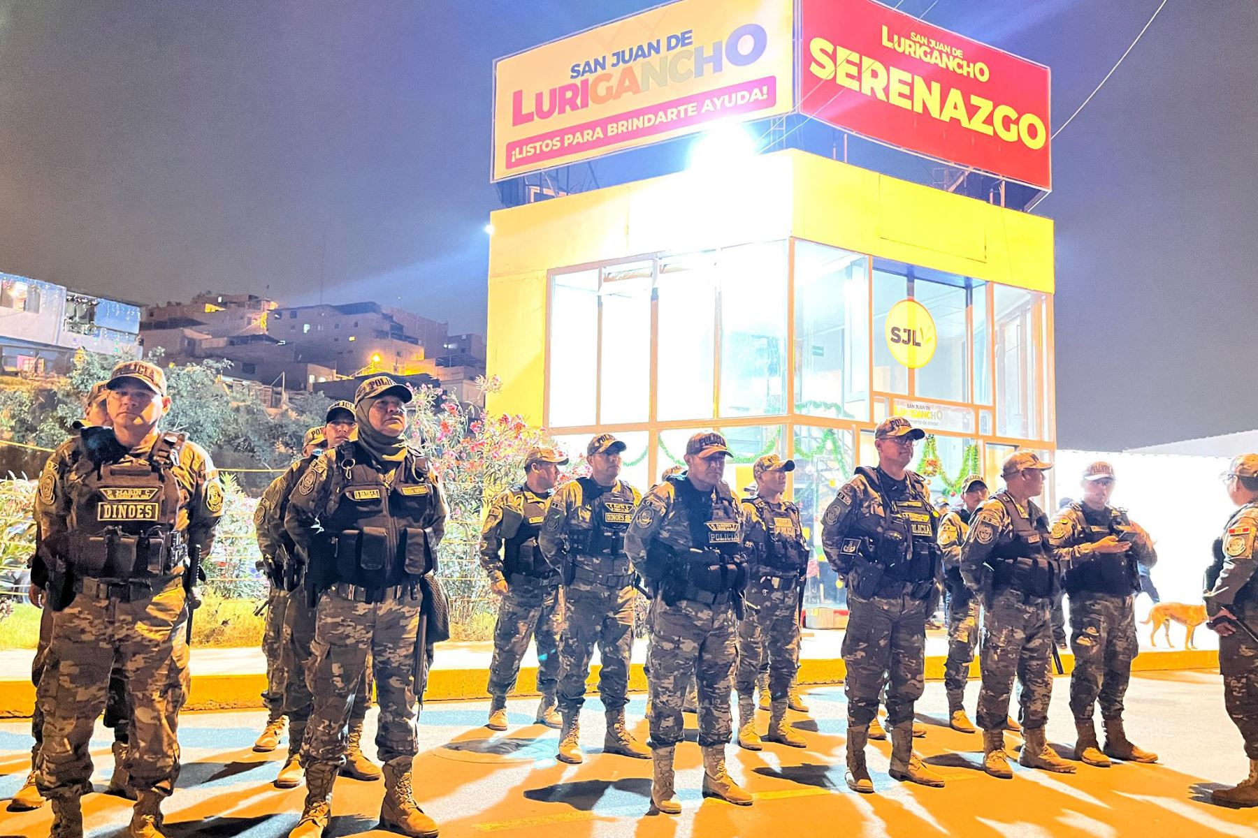 El punto de inicio del operativo fue en la base Hangar de Serenazgo de la Municipalidad de SJL. La fuerza operativa estuvo compuesta por 228 policías y 20 militares.
 Foto: ANDINA/Difusión