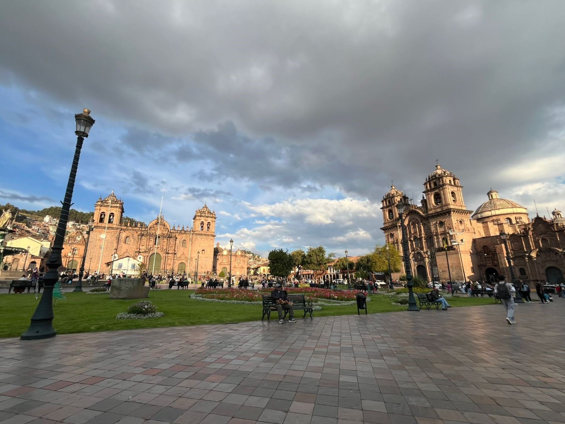 Cusco es el lugar elegido por miles de turistas para celebrar las fiestas de Navidad y Año Nuevo. Este año se espera el arribo de más de 100,000 visitantes, la mayoría extranjeros. ANDINA/Percy Hurtado Santillán