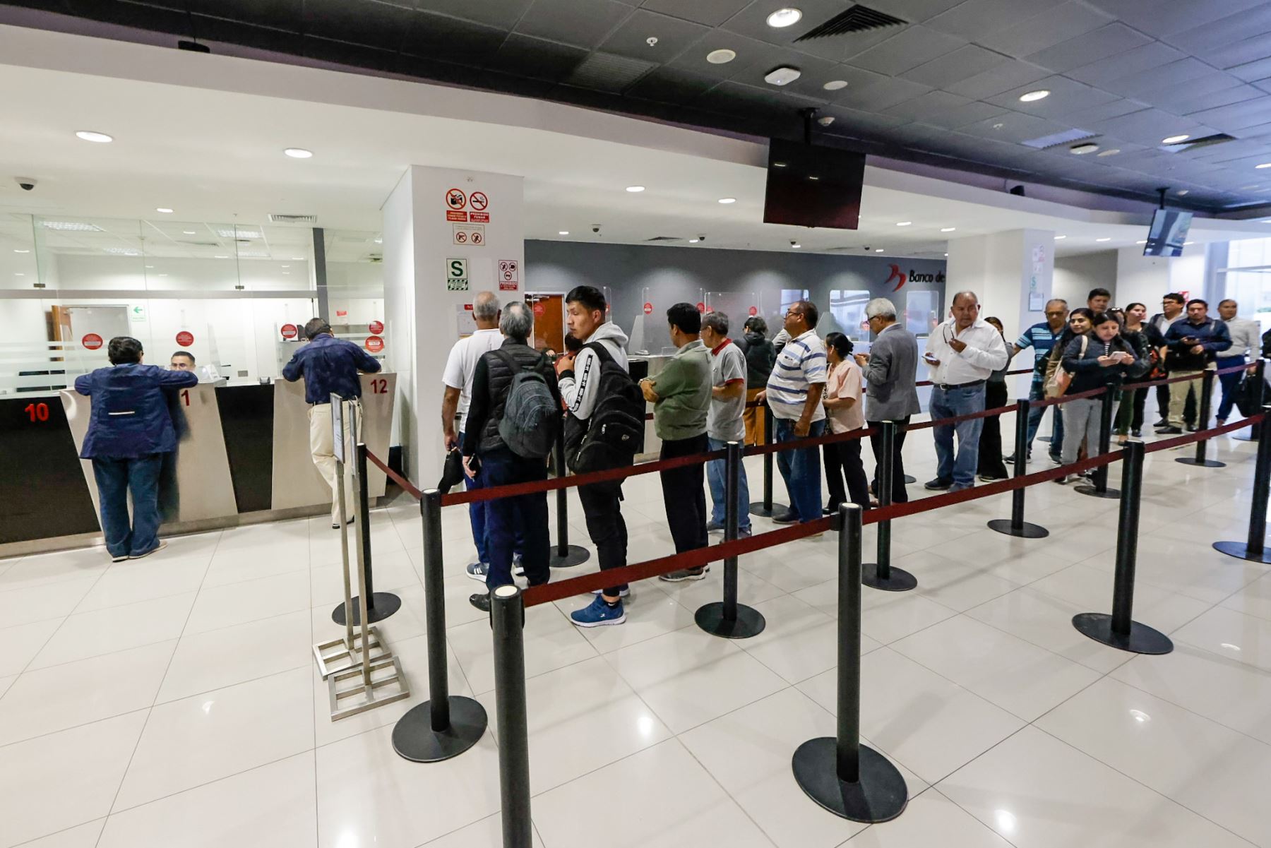 Mientras que los sábados se atenderá hasta la 1:00 de la tarde. Foto: ANDINA/Luis Iparraguirre