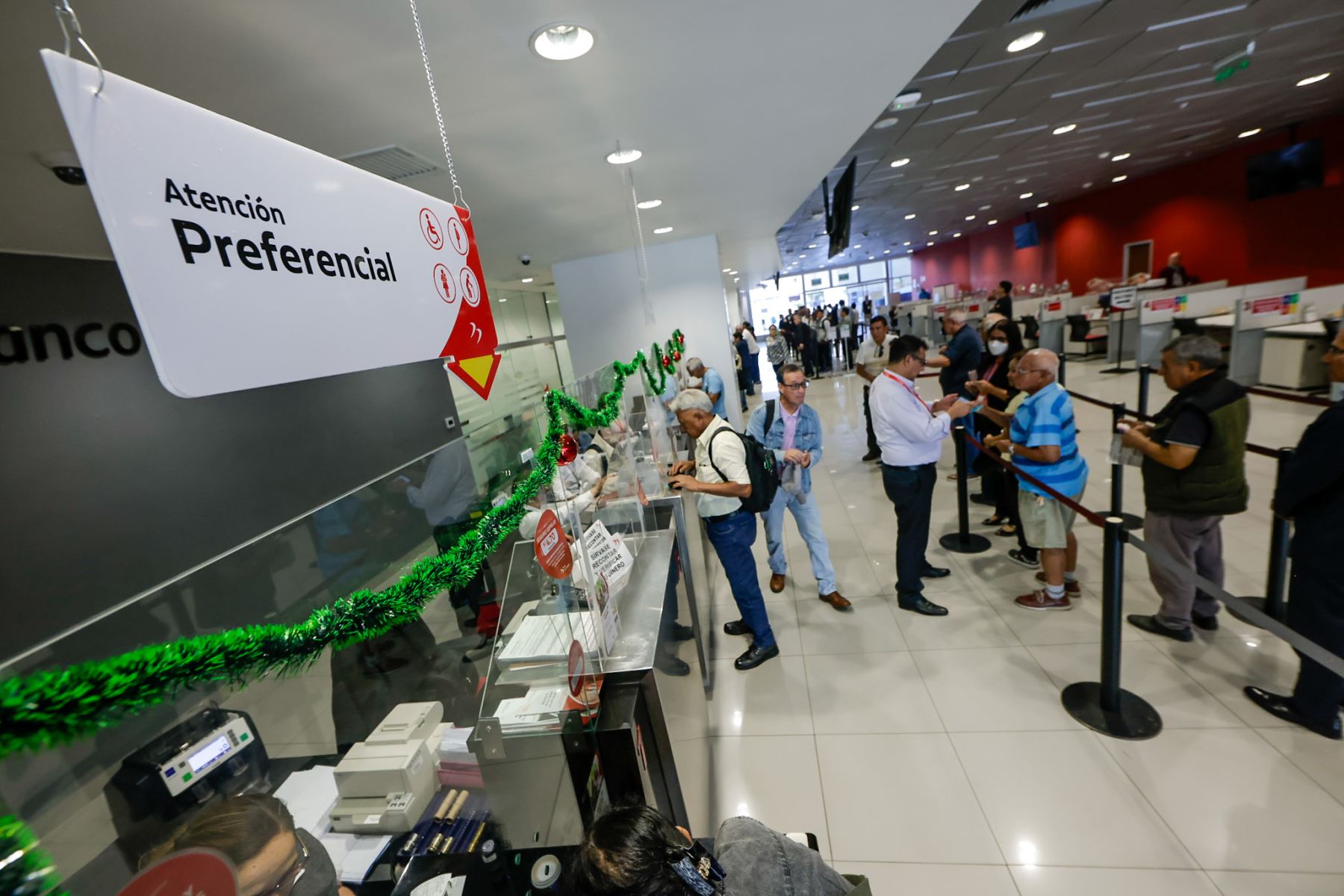 La atención en las agencias se brindará de lunes a viernes, desde las 8:15 de la mañana hasta las 5:00 de la tarde. Foto: ANDINA/Luis Iparraguirre