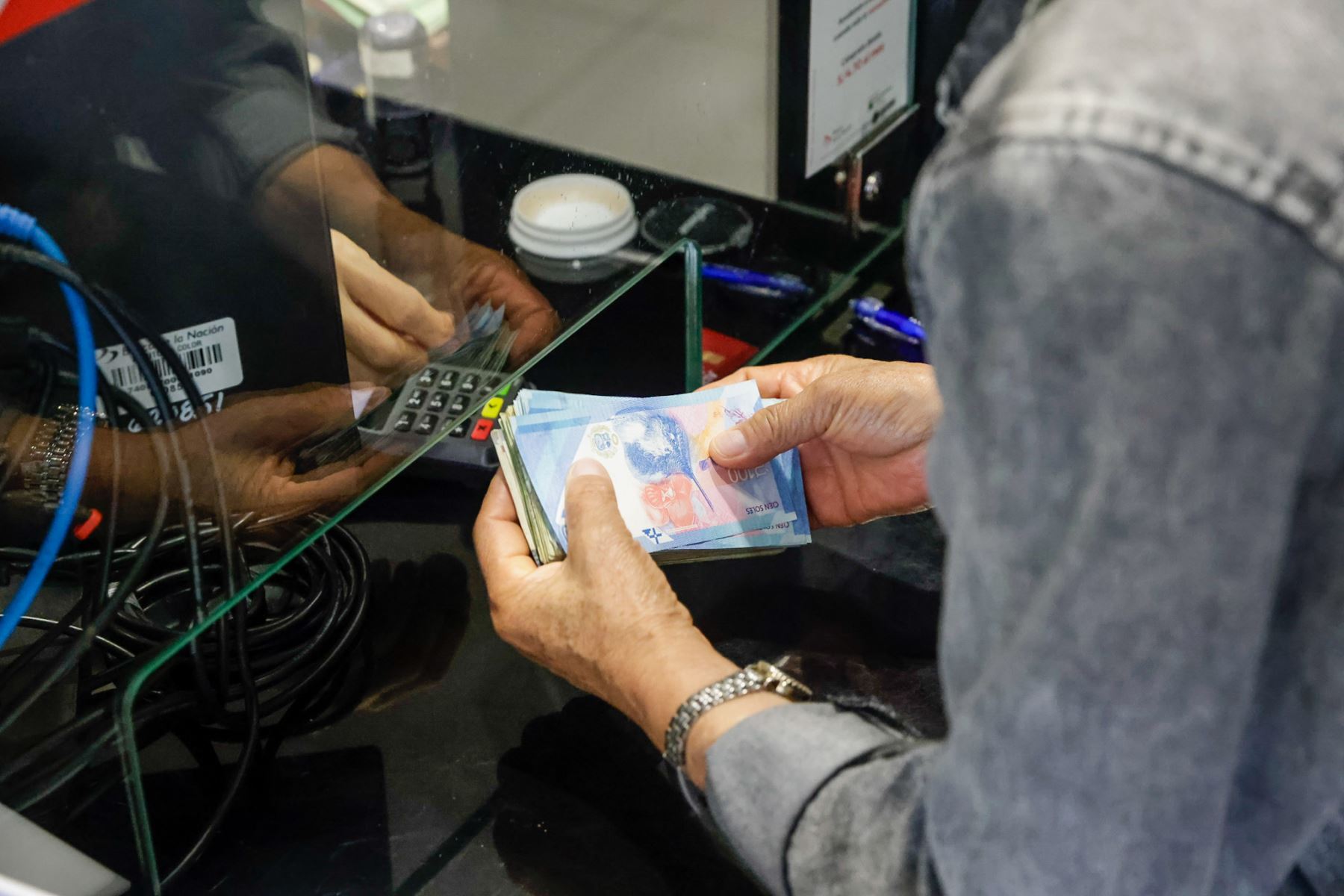 El pago se realizará de acuerdo con un cronograma establecido por el último dígito del Documento Nacional de Identidad (DNI), iniciándose hoy con los fonavistas cuyos documentos terminan en 0 y 1, precisó el banco. Foto: ANDINA/Luis Iparraguirre