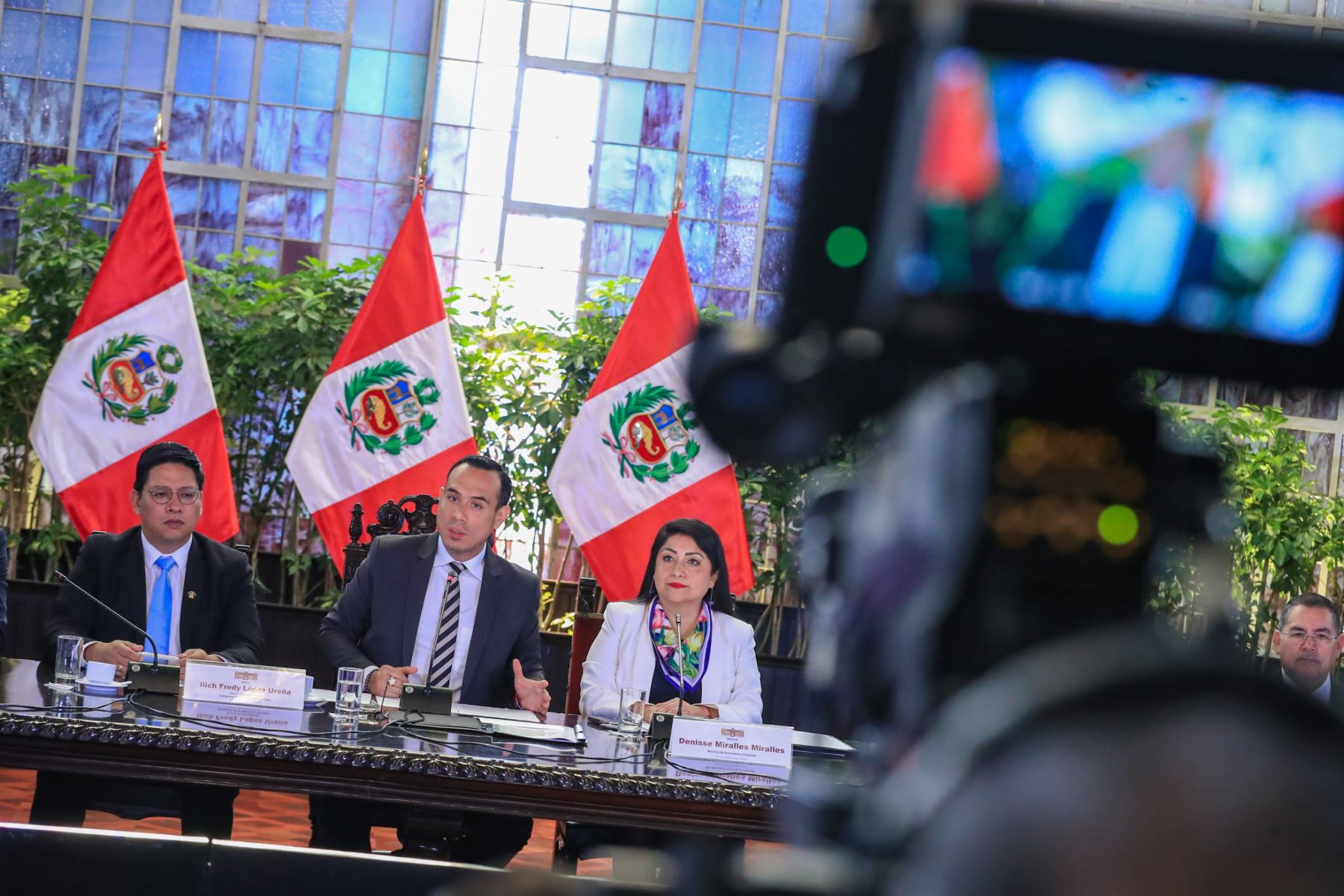 El presidente José Jerí lideró la primera sesión del Acuerdo Fiscal para el Crecimiento Sostenible, un espacio que busca construir una hoja de ruta que permita que el auge económico de nuestro país no sea solo temporal, y que las políticas públicas garanticen una correcta recaudación y el bienestar de nuestro país. Foto: ANDINA/Prensa Presidencia