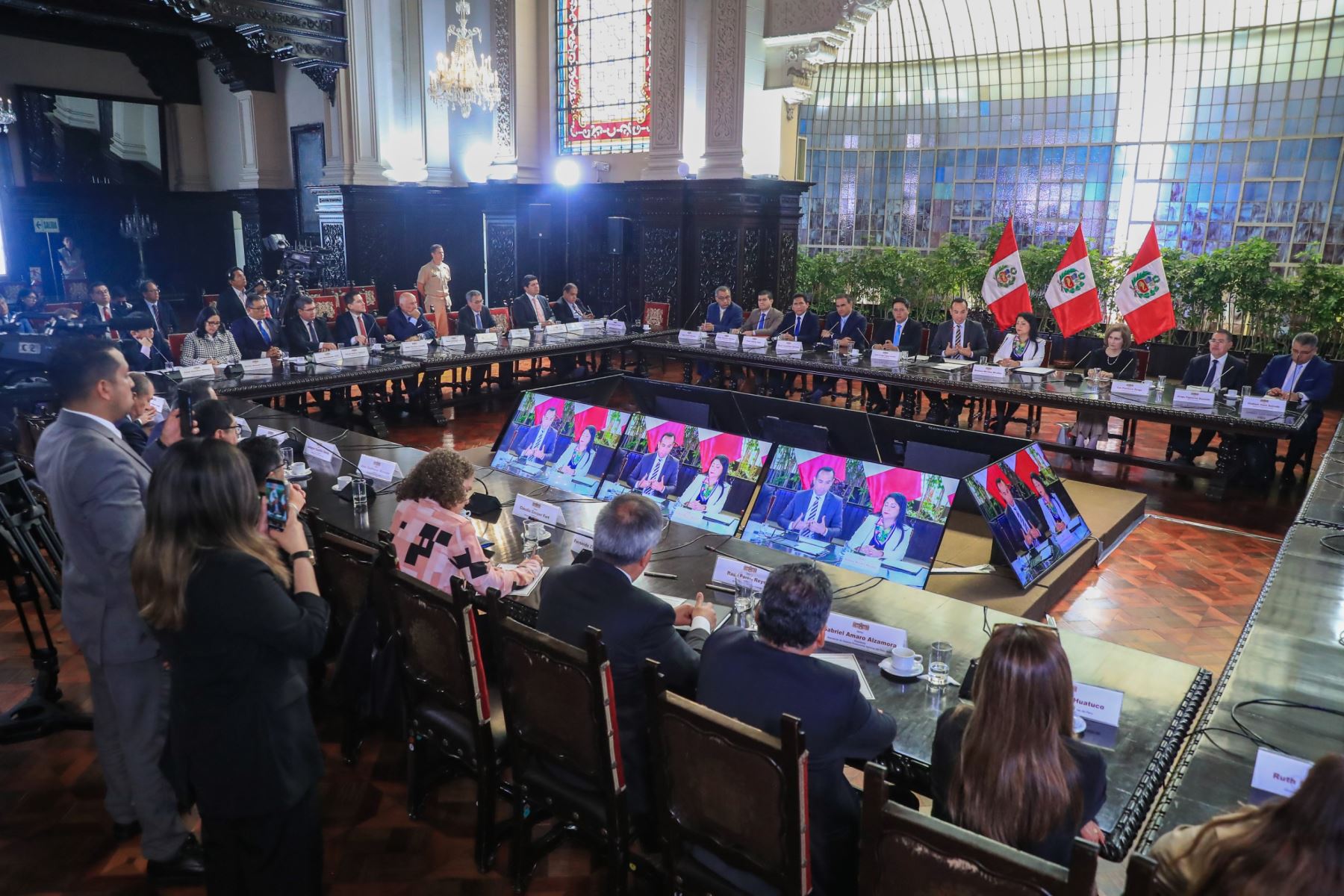 El presidente José Jerí lideró la primera sesión del Acuerdo Fiscal para el Crecimiento Sostenible, un espacio que busca construir una hoja de ruta que permita que el auge económico de nuestro país no sea solo temporal, y que las políticas públicas garanticen una correcta recaudación y el bienestar de nuestro país. Foto: ANDINA/Prensa Presidencia