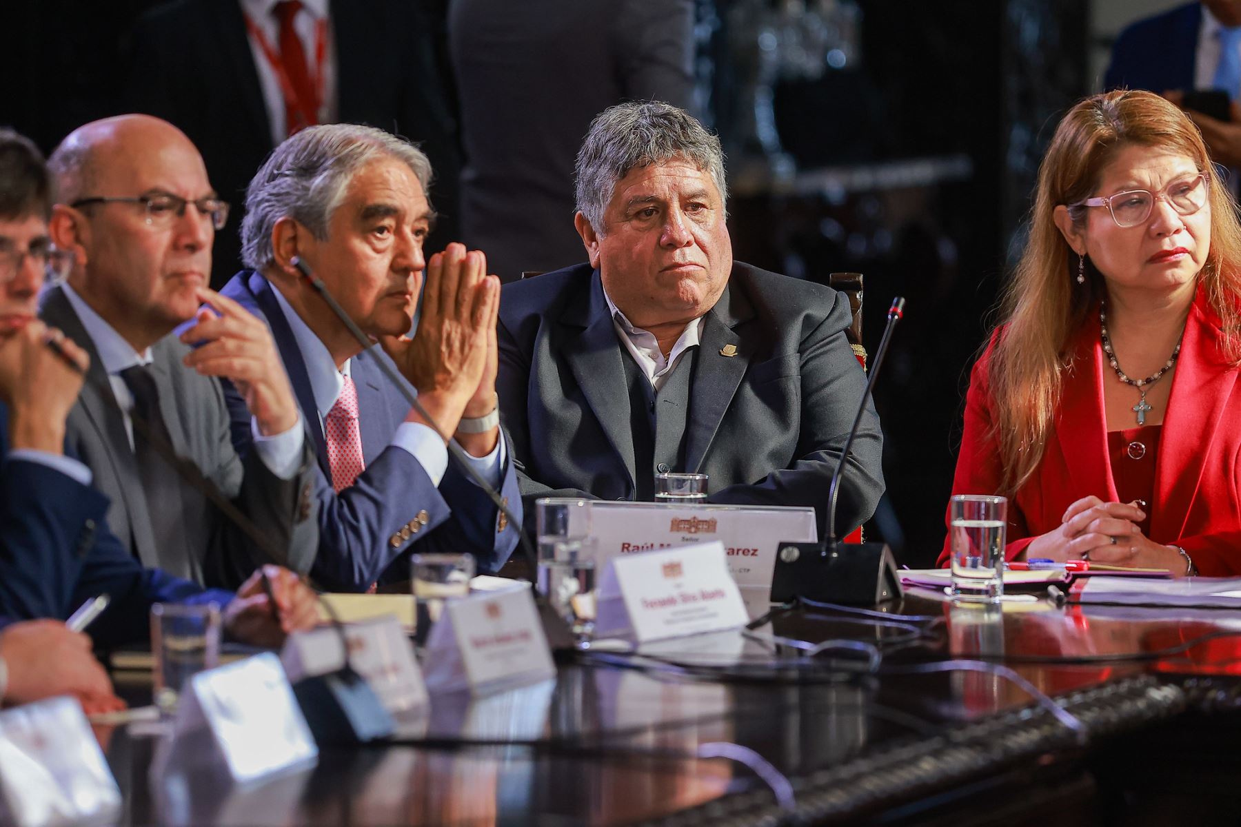 El presidente José Jerí lideró la primera sesión del Acuerdo Fiscal para el Crecimiento Sostenible, un espacio que busca construir una hoja de ruta que permita que el auge económico de nuestro país no sea solo temporal, y que las políticas públicas garanticen una correcta recaudación y el bienestar de nuestro país. Foto: ANDINA/Prensa Presidencia