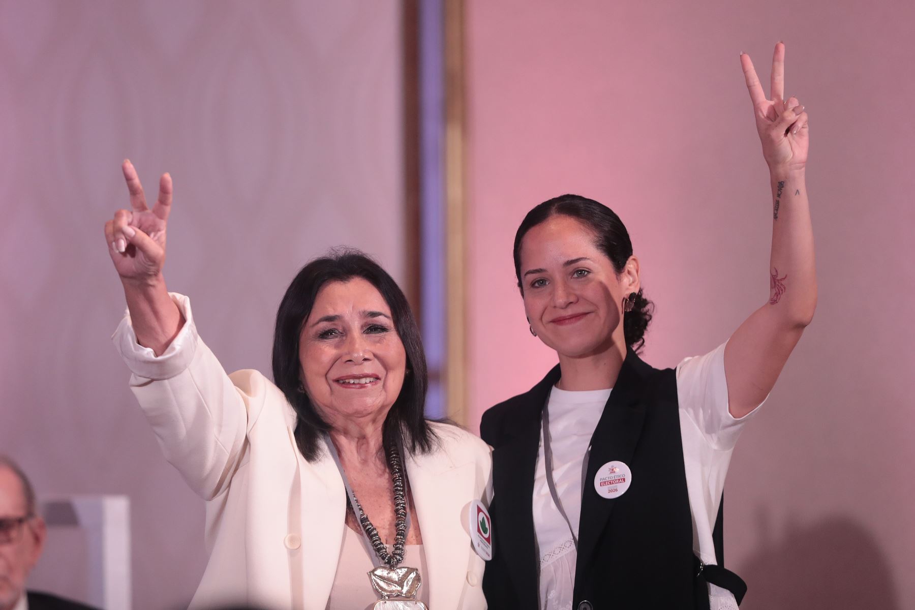 Alianza Electoral Venceremos con la representante Sigrid Bazán en la suscripción del Pacto Ético Electoral organizado por el Jurado Nacional de Elecciones JNE el jueves 18 de diciembre de 2025 en el Hotel Sheraton de Lima. Foto: ANDINA/Verónica Calderón Zúñiga