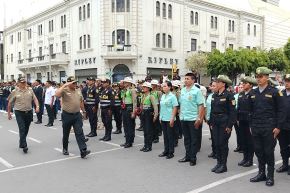 Hoy se hizo la presentación oficial de los servicios policiales de fin de año, en el parque principal de Chiclayo. Foto: Cortesía Silvia Depaz