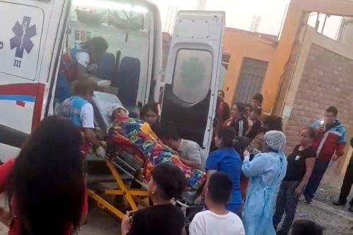 El Centro de Operaciones de Emergencia Regional La Libertad informó que cinco ambulancias del SAMU se desplazaron al centro poblado Sausal para socorrer a los heridos. Foto: Cortesía Luis Puell