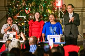 Usuarias del proyecto Mi Emprendimiento Mujer recibieron máquinas y equipos que les permitirán mejorar la economía familiar. Foto: MIDIS/Difusión.