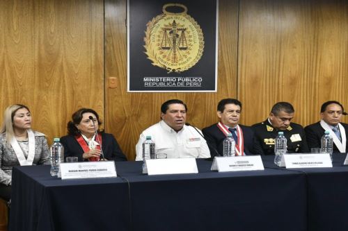 Durante una conferencia de prensa, el titular del Ministerio del Interior informó que la Policía Nacional del Perú (PNP) reforzará el servicio de resguardo personal que se brinda a la fiscal provincial, a fin de garantizar su seguridad, la de su entorno familiar y el normal ejercicio de sus funciones constitucionales.ANDINA/Difusión