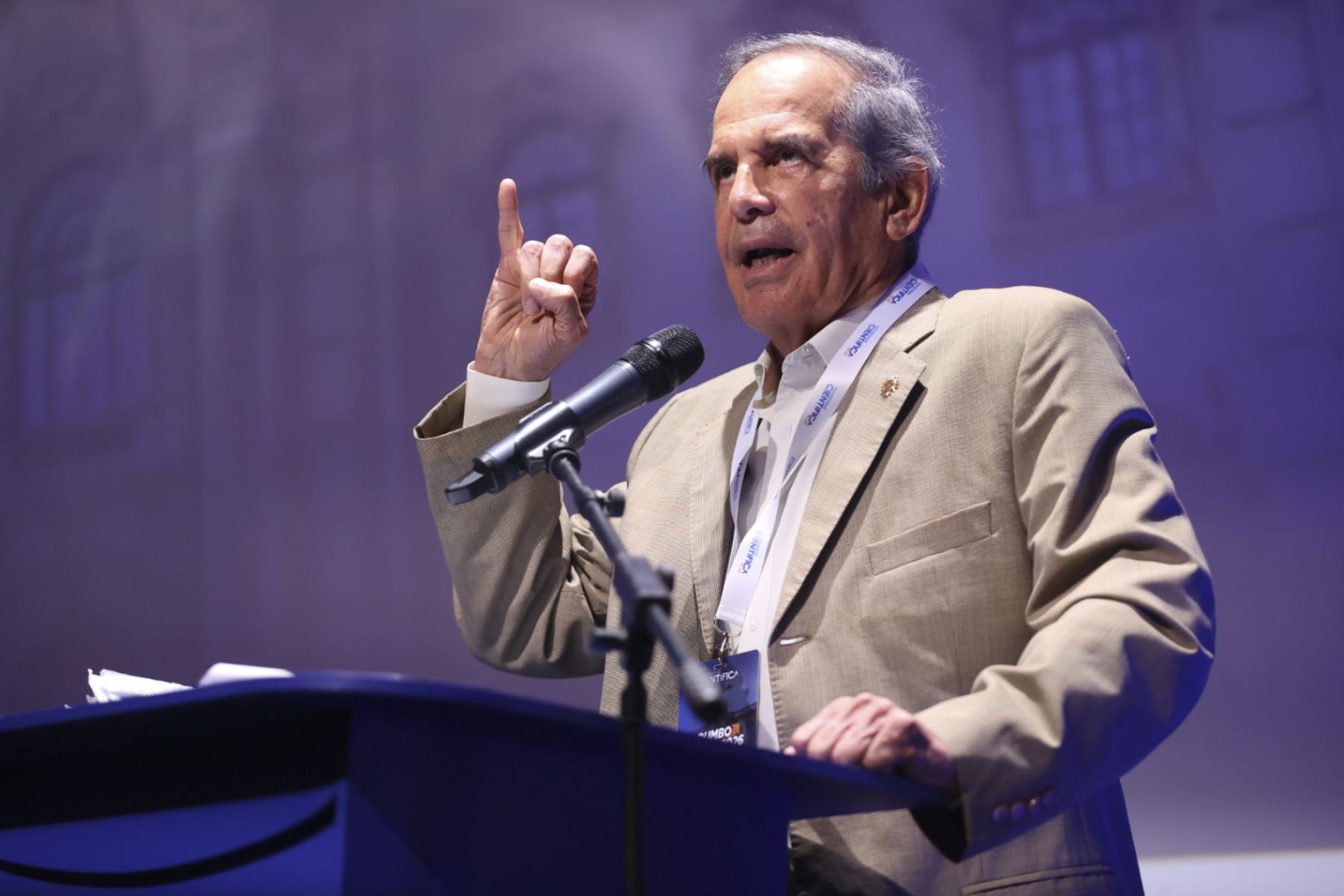 El candidato a la presidencia por la alianza política Unidad Nacional, Roberto Chiabra, expuso sus propuestas ante los estudiantes de distintas universidades congregados en el foro “Rumbo al 2026: Análisis de los partidos políticos del Perú” en el auditorio del campus norte de la Universidad Científica del Sur. Foto: ANDINA/Juan Carlos Guzmán