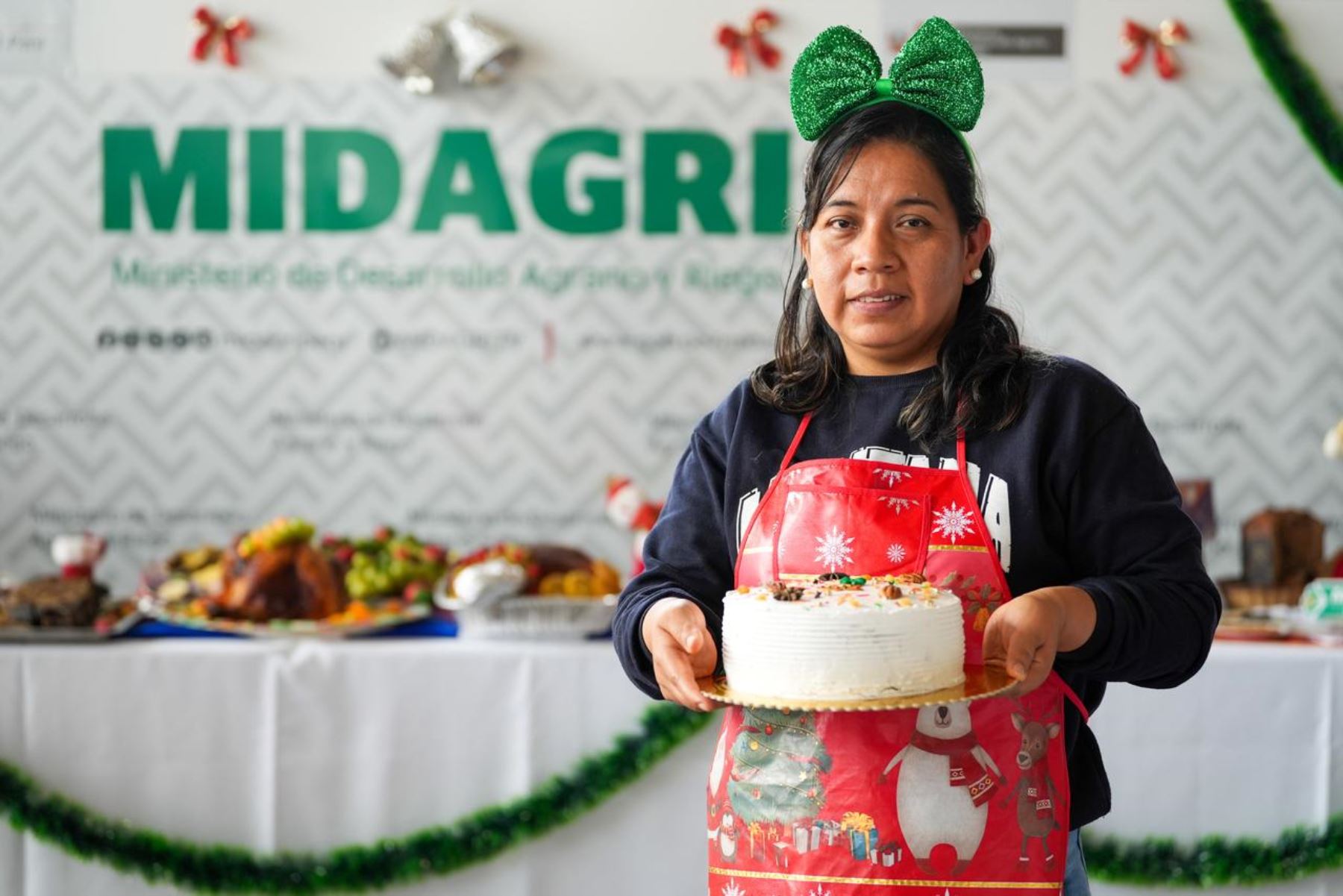 Asimismo, se ofrecen postres navideños como bombas de chocolate y galletas artesanales, además de pan de masa madre, hummus de garbanzos y jamón, todos elaborados con productos de origen nacional, que reflejan la diversidad productiva del país.Foto:ANDINA/Difusión