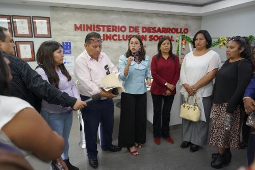 Representantes de las Apafa expresaron a la ministra Lesly Shica su respaldo a las acciones de control en el PAE 2026. Foto: MIDIS/Difusión.