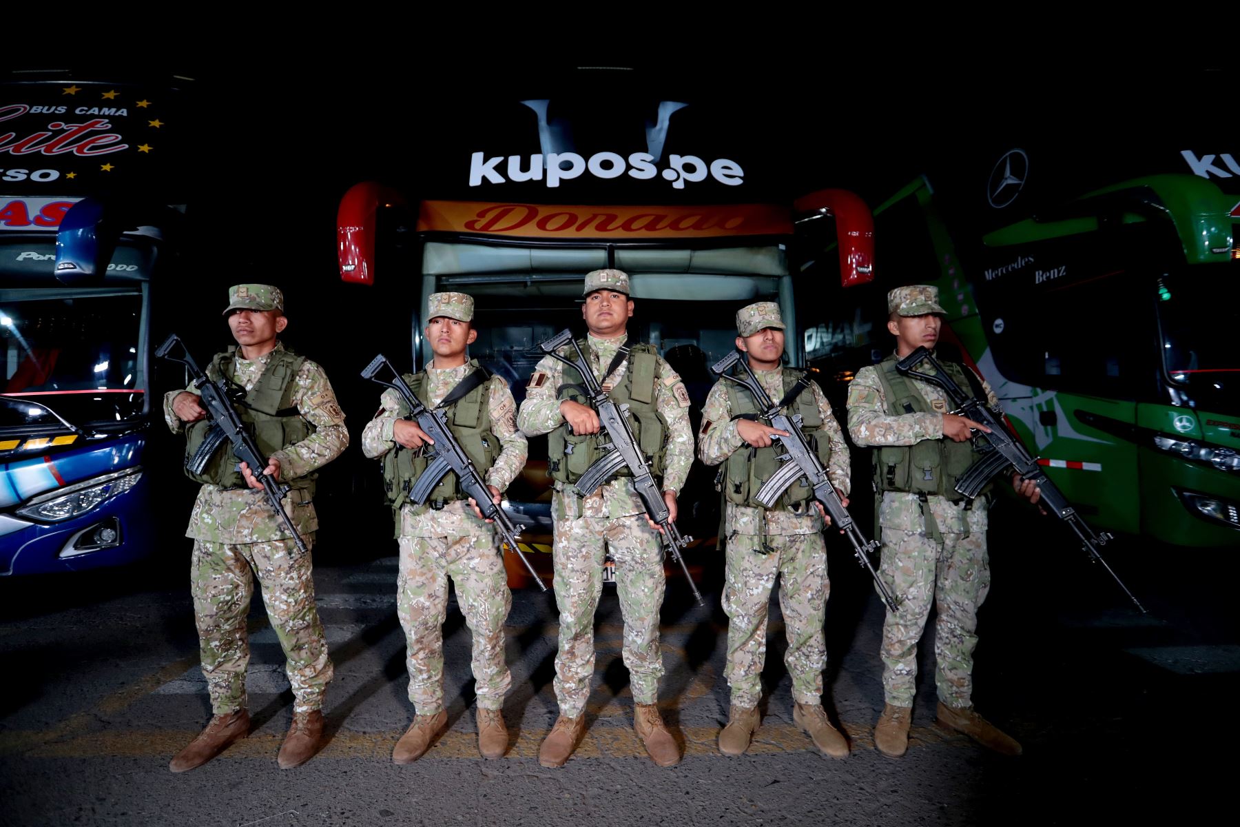 Efectivos de la Policia Nacional y el Ejército, realizan labores de supervisión y control como parte de la estrategia interinstitucional.
Foto:ANDINA/Verónica Calderón Zúñiga.
