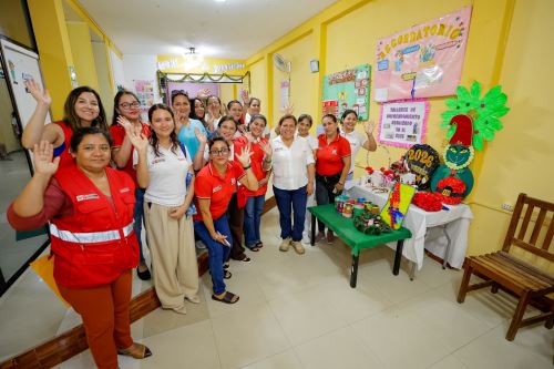 La titular de MIMP, Sandra Gutiérrez, estuvo en el Centro de Acogida Residencial (CAR) Luces de Esperanza. Foto: MIMP