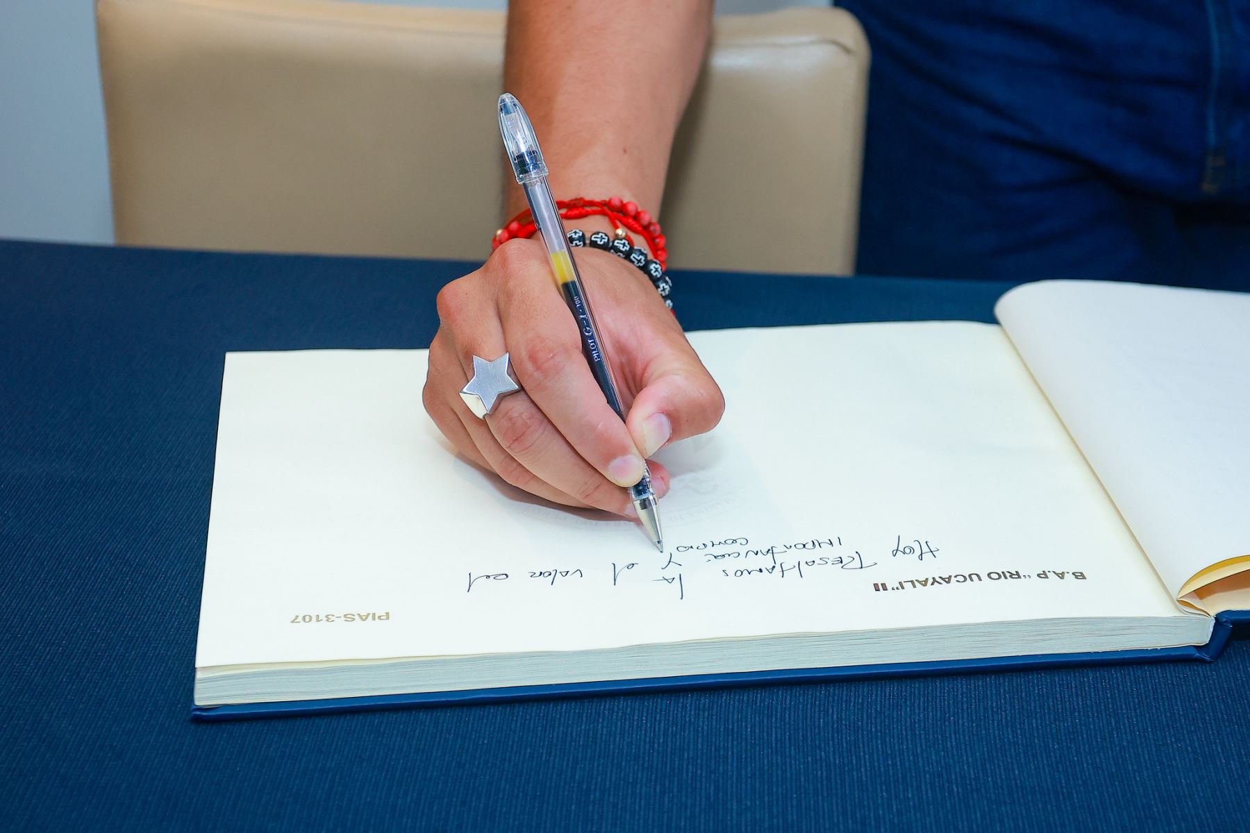 El presidente José Jerí recorrió las instalaciones de los Servicios Industriales de la Marina (SIMA) - Iquitos, donde se efectúa el mantenimiento, modernización y construcción de las unidades que prestan servicios a la patria, como la embarcación fluvial PIAS Ucayali II. Foto: Presidencia