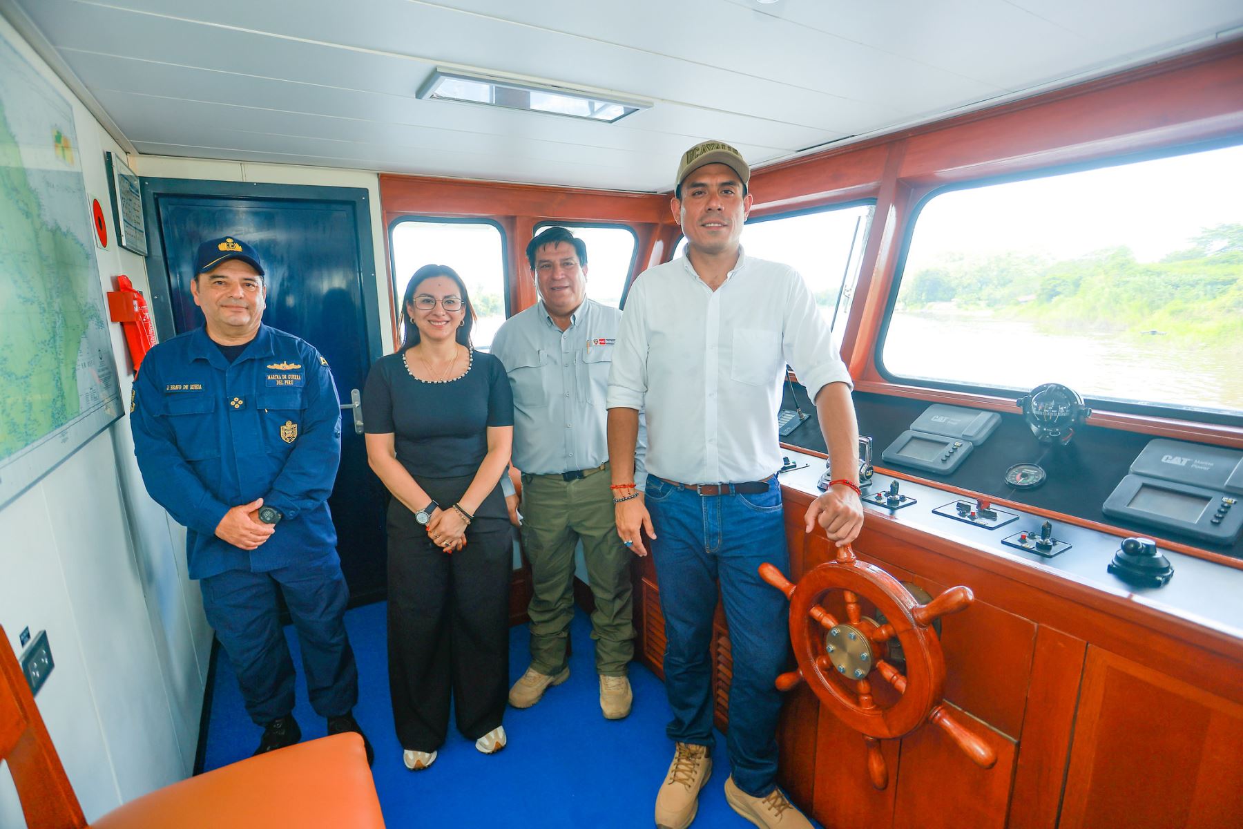 El presidente José Jerí recorrió las instalaciones de los Servicios Industriales de la Marina (SIMA) - Iquitos, donde se efectúa el mantenimiento, modernización y construcción de las unidades que prestan servicios a la patria, como la embarcación fluvial PIAS Ucayali II. Foto: Presidencia
