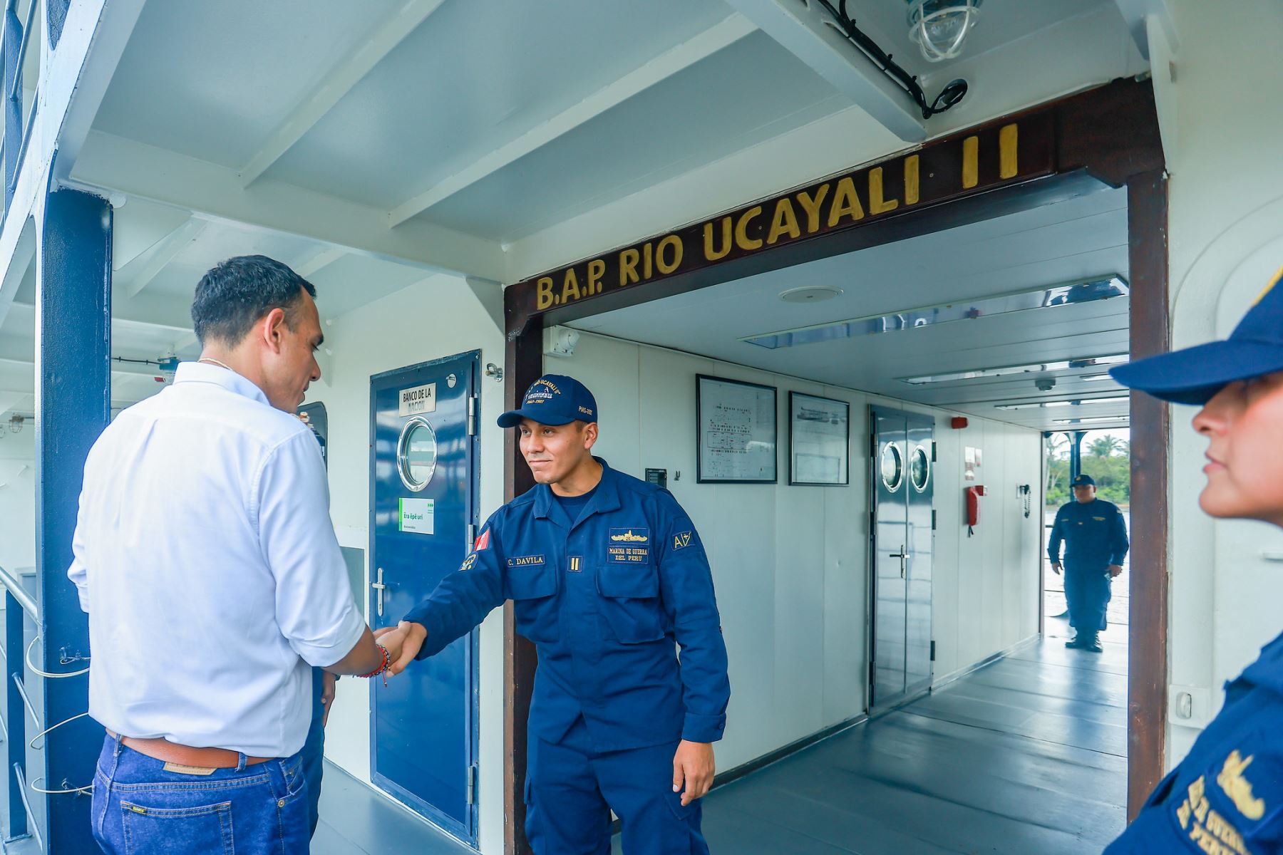 El presidente José Jerí recorrió las instalaciones de los Servicios Industriales de la Marina (SIMA) - Iquitos, donde se efectúa el mantenimiento, modernización y construcción de las unidades que prestan servicios a la patria, como la embarcación fluvial PIAS Ucayali II. Foto: Presidencia