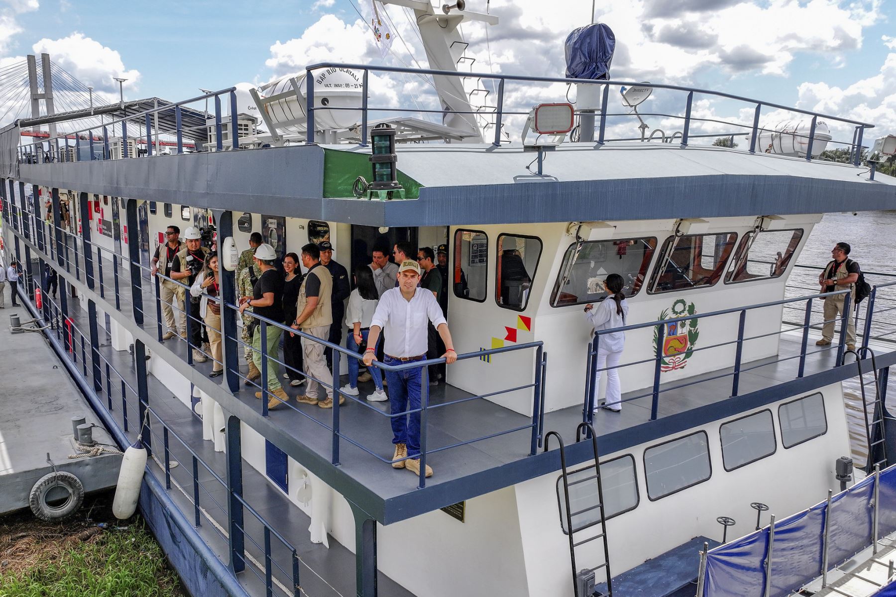 El presidente José Jerí recorrió las instalaciones de los Servicios Industriales de la Marina (SIMA) - Iquitos, donde se efectúa el mantenimiento, modernización y construcción de las unidades que prestan servicios a la patria, como la embarcación fluvial PIAS Ucayali II. Foto: Presidencia