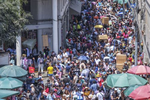 Aumenta el comercio en Mesa Redonda a pocos días de la Navidad