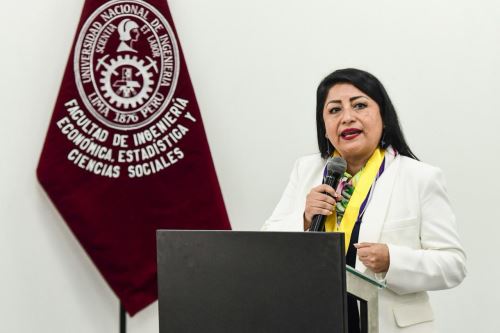 La trayectoria profesional de la ministra de Economía y Finanzas, Denisse Miralles fue reconocida por la Universidad Nacional de Ingeniería (UNI). Facebook