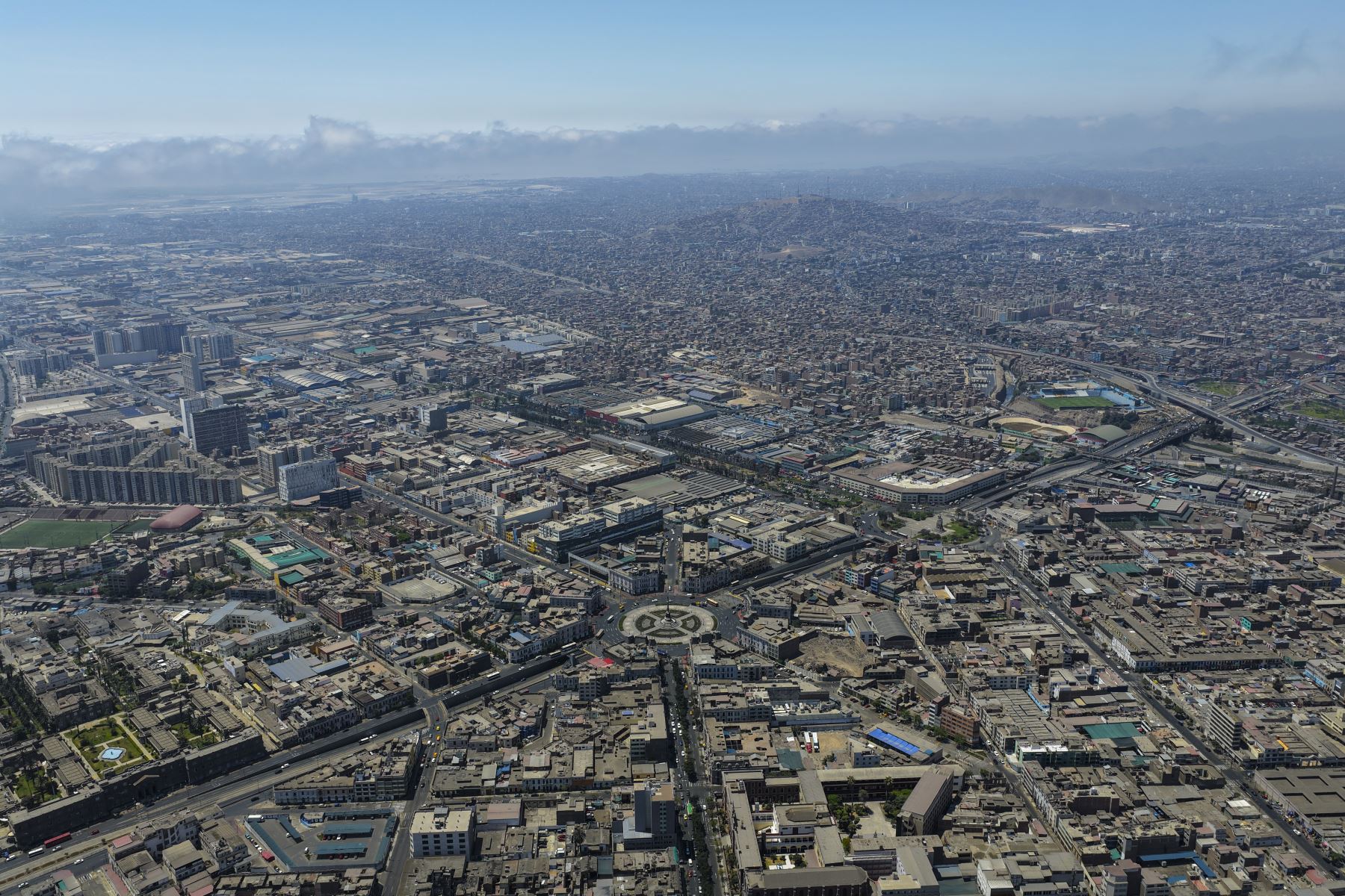 En los hogares, el cambio de estación se refleja en rutinas más relajadas y en la planificación de salidas y viajes cortos. Las vacaciones escolares contribuyen a que las familias compartan más tiempo juntas. Foto: ANDINA/Jhonel Rodríguez Robles