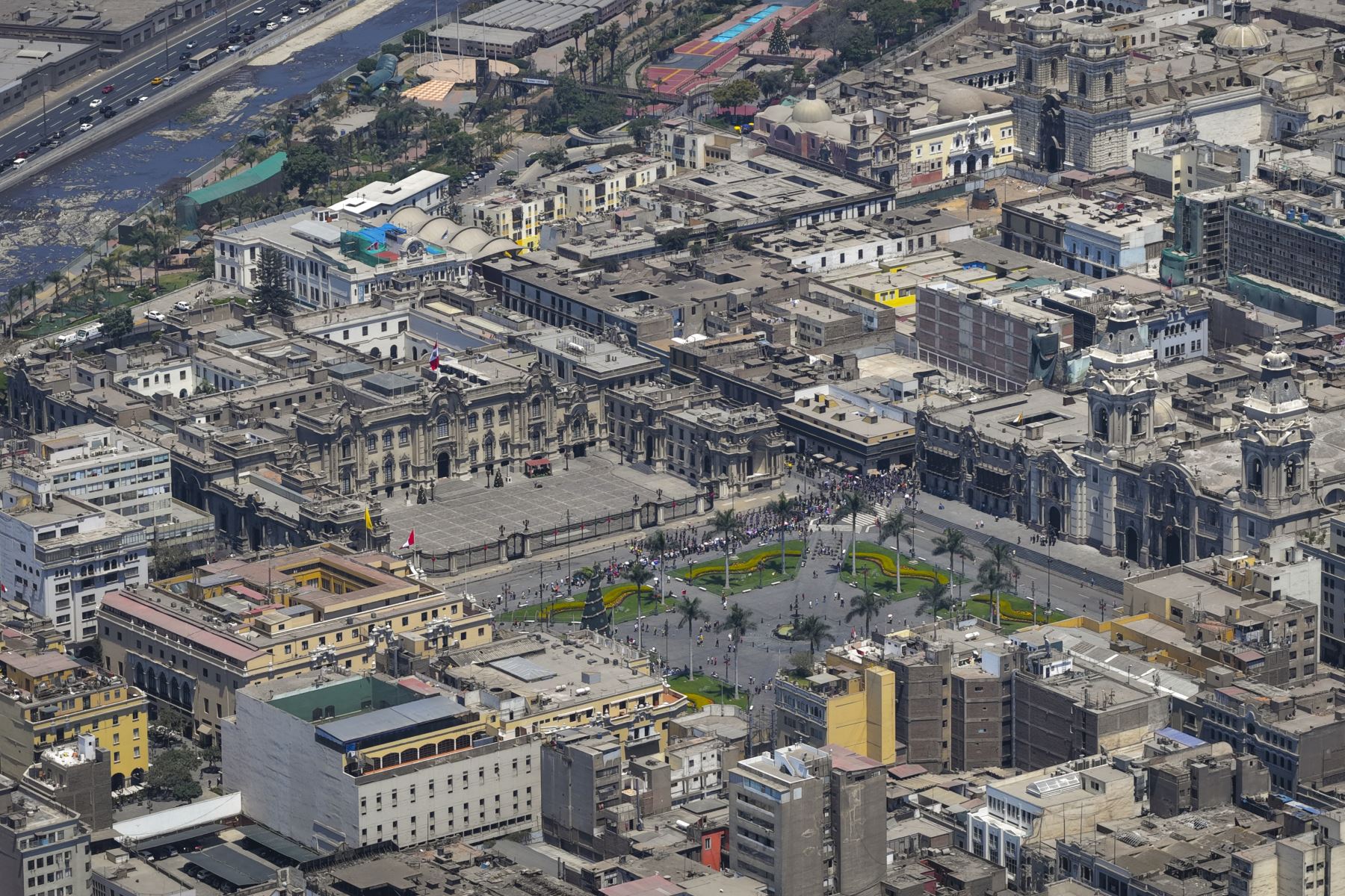 Así, Lima da la bienvenida al verano con un clima soleado que renueva el ánimo de la ciudad y marca el inicio de semanas ideales para disfrutar del aire libre y del entorno urbano. Foto: ANDINA/Jhonel Rodríguez Robles