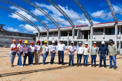 El equipo del Minedu visitó también el Instituto de Excelencia (IDEX) Pedro del Águila Hidalgo, que cuenta con moderno laboratorio de fabricación digital implementado con más de dos millones de soles.