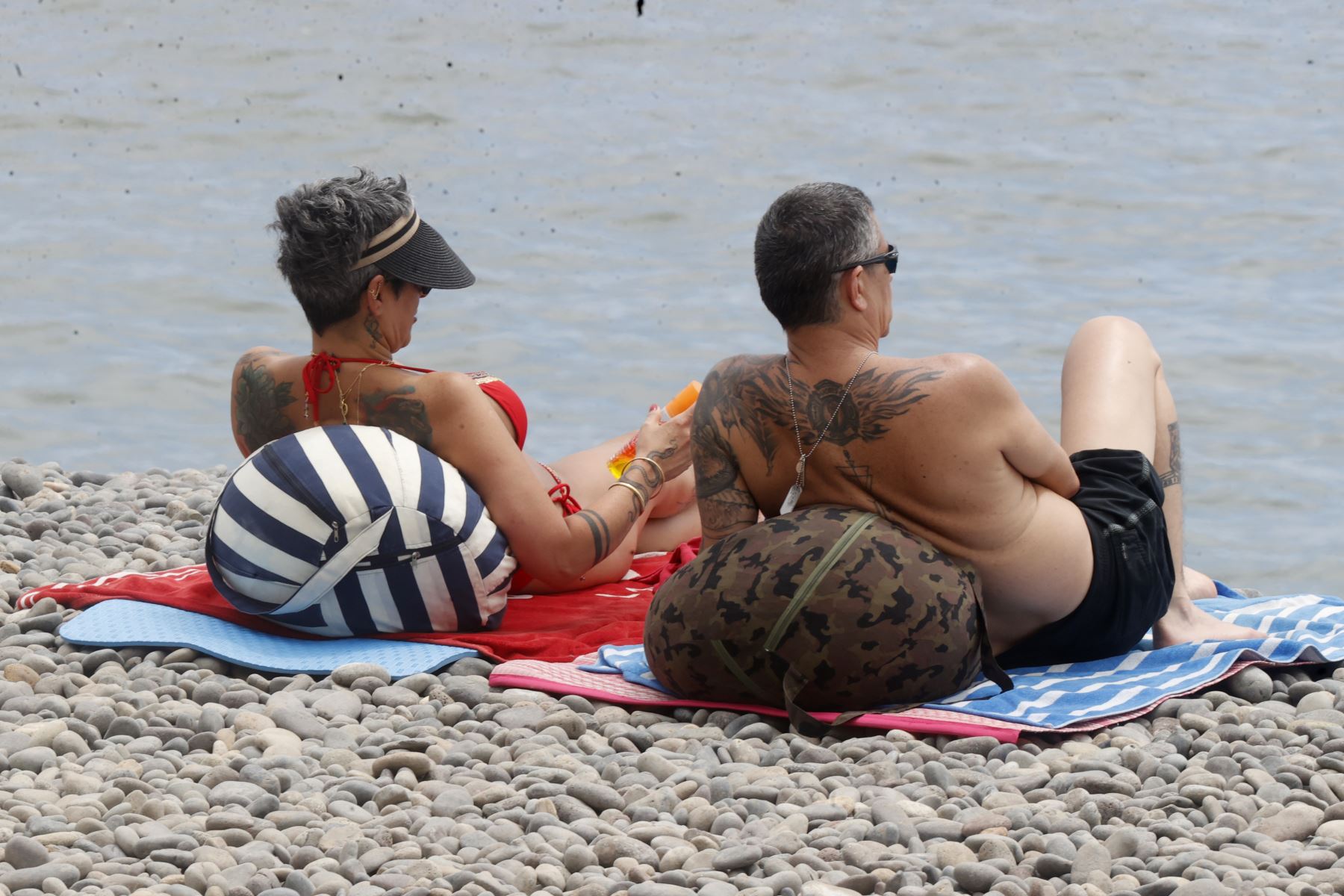 Así luce la playa Agua Dulce de Chorrillos en el primer día de la estación de verano. Las temperaturas pueden superar los 30 grados centígrados en muchos distritos de Lima Metropolitana, que se extiende desde el 21 de diciembre hasta el 20 de marzo del 2026. 
Foto: ANDINA/Vidal Tarqui