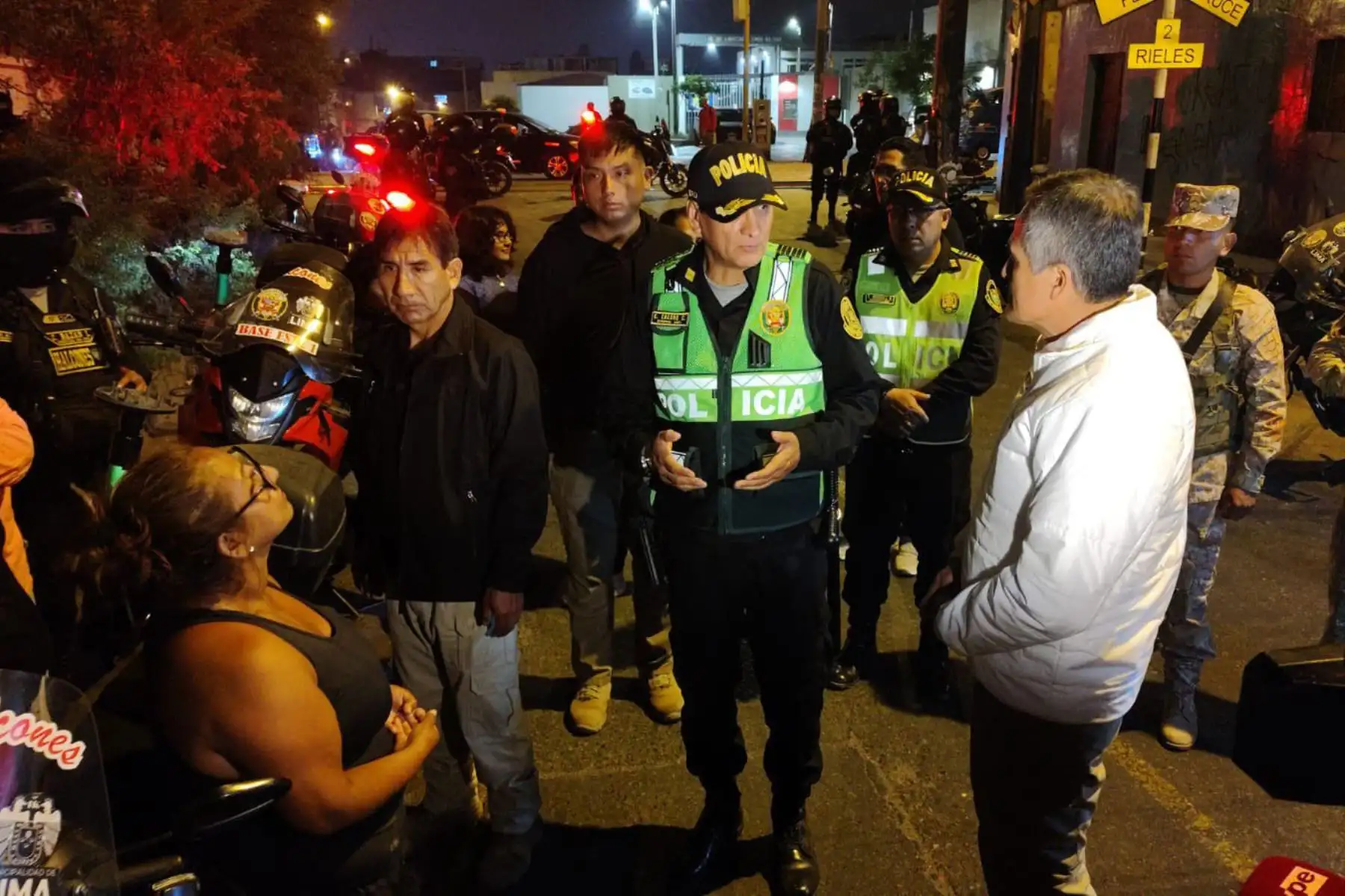 La Policía nacional despliega operativos simultáneos en tres puntos críticos de Breña, Pueblo Libre y San Miguel, con verificación de identidad a nacionales y extranjeros. Participan 258 efectivos policiales y 20 del ejército peruano 
. Foto: ANDINA/Difusión