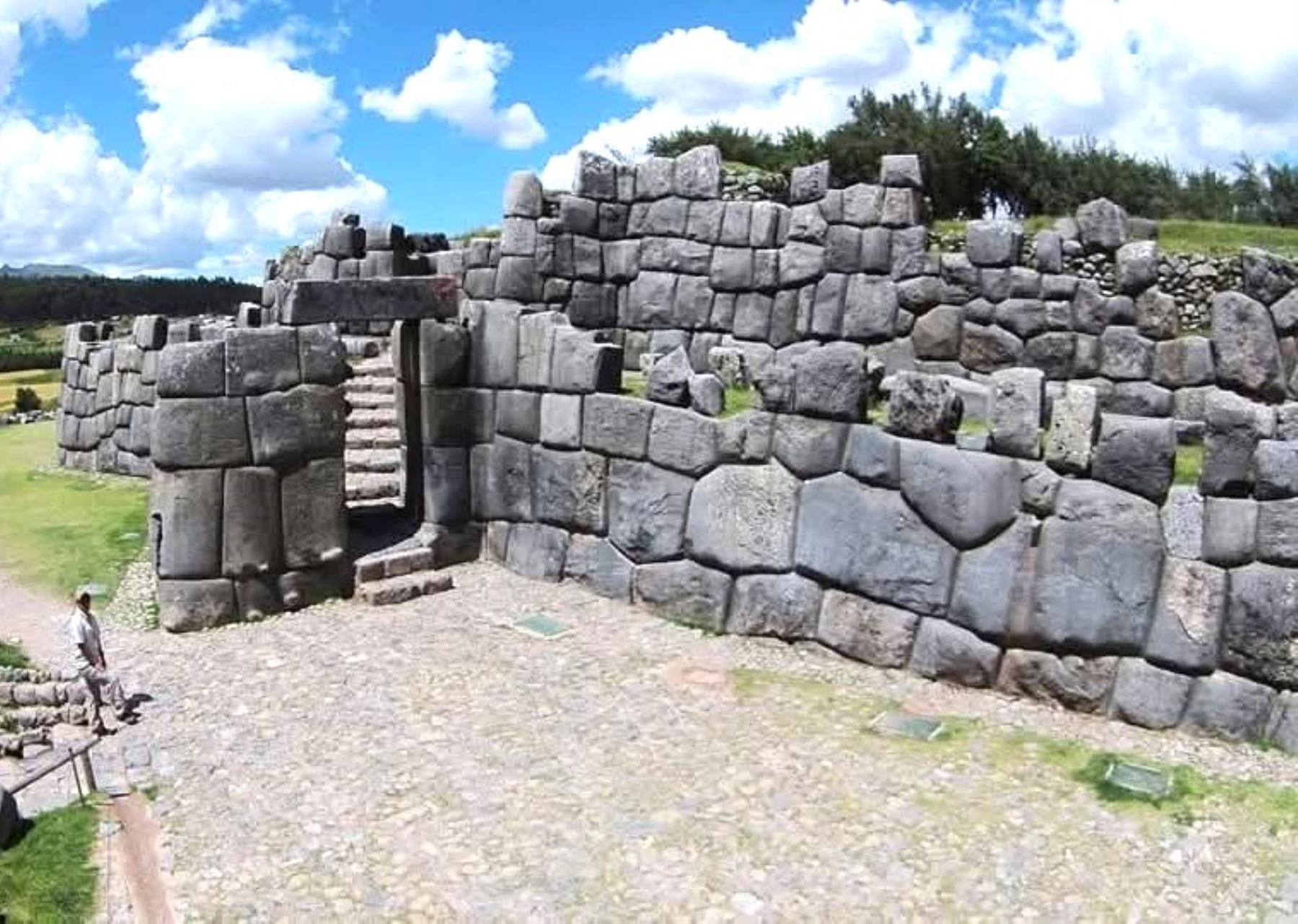Especialistas de la Dirección Desconcentrada de Cultura de Cusco presentan hoy resultado de investigación arqueológica en el Parque Arqueológico de Sacsayhuamán. ANDINA/Difusión