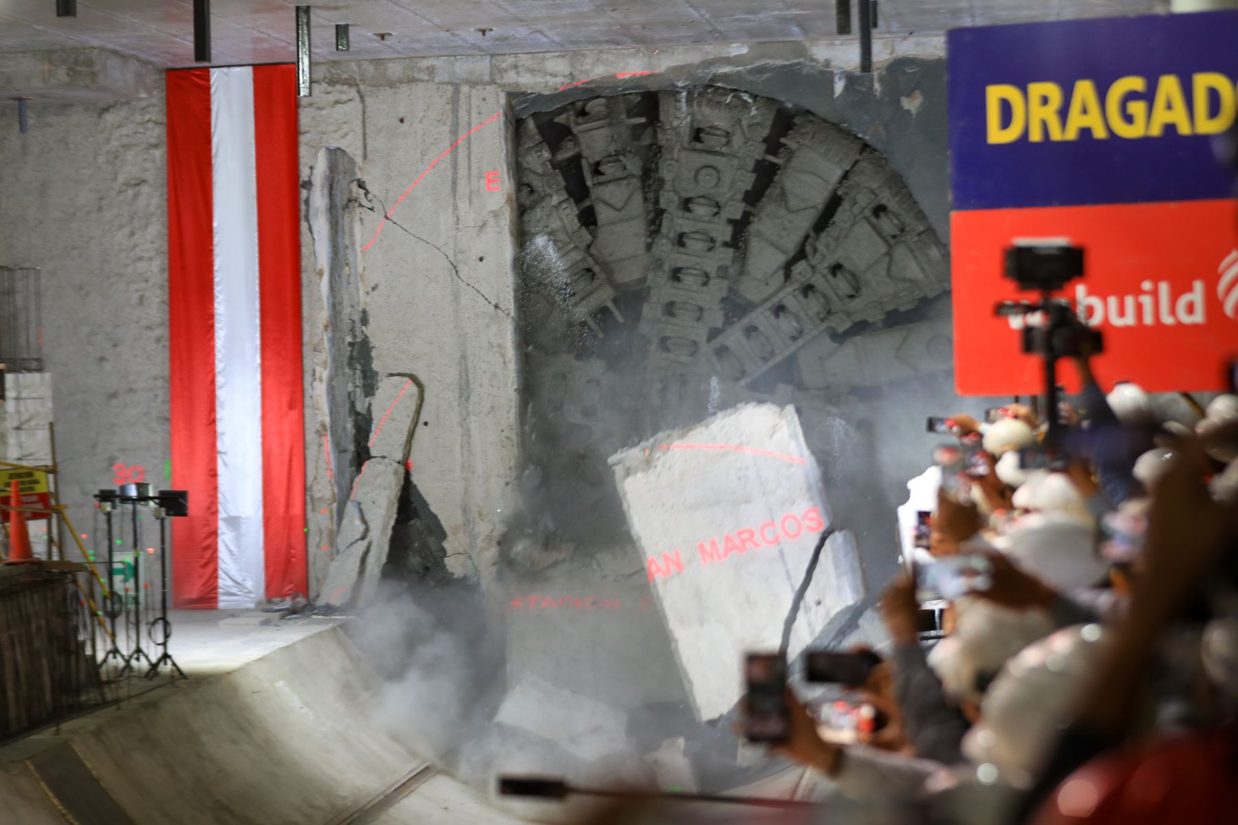 Proveniente de Alemania, Delia es una gigantesca y moderna máquina de perforación. Tiene una longitud aproximada de 120 metros, con una rueda de corte de 10.27 metros de diámetro y pesa 1,750 toneladas. Foto: ANDINA/Ricardo Cuba