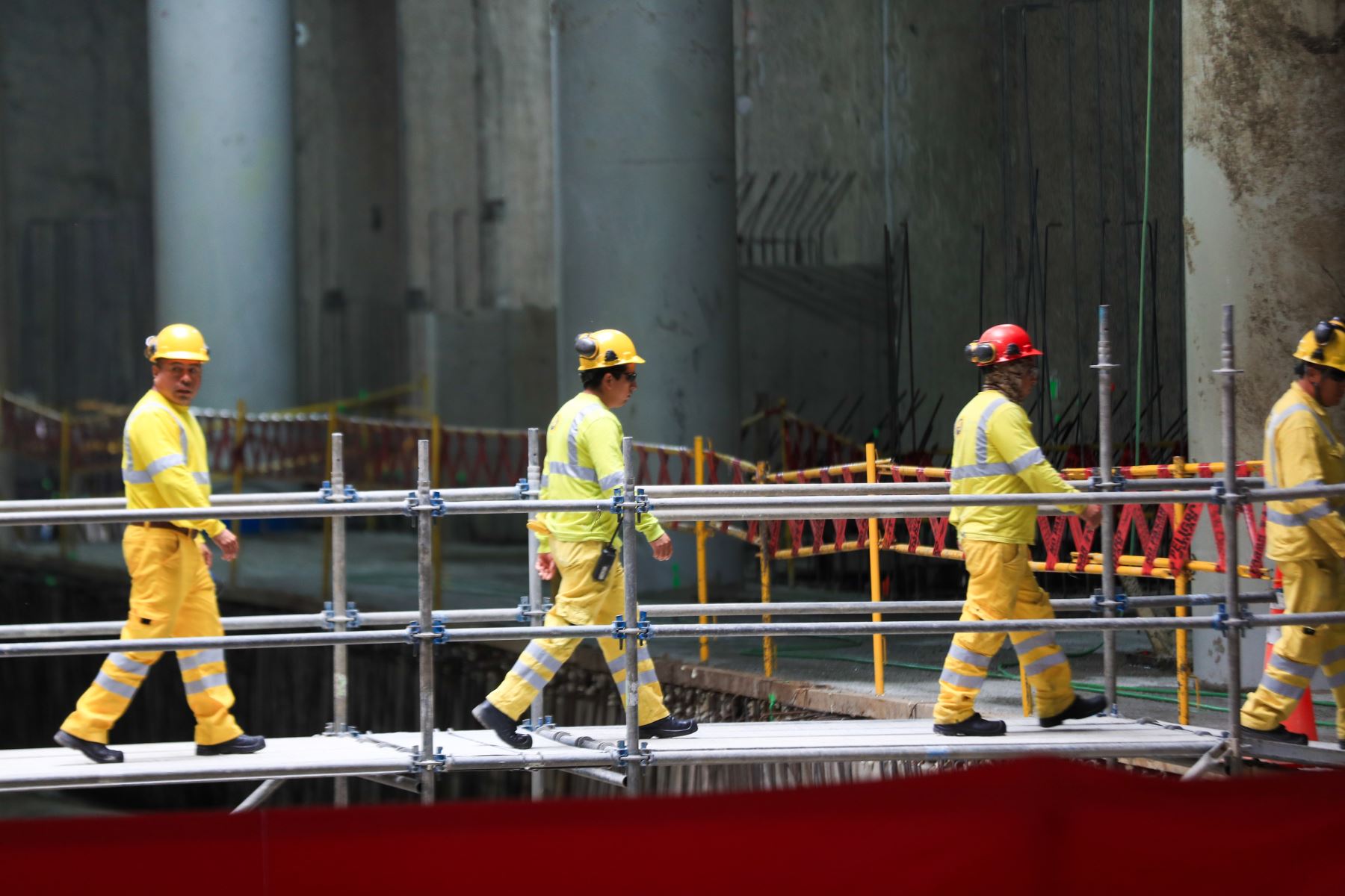 Según las proyecciones del MTC, el tiempo de viaje entre Ate y el Callao se reducirá a unos 45 minutos, frente a las más de dos horas que puede tomar actualmente en transporte convencional, lo que representará un impacto significativo en la movilidad urbana y la calidad de vida de los ciudadanos. Foto: ANDINA/Ricardo Cuba