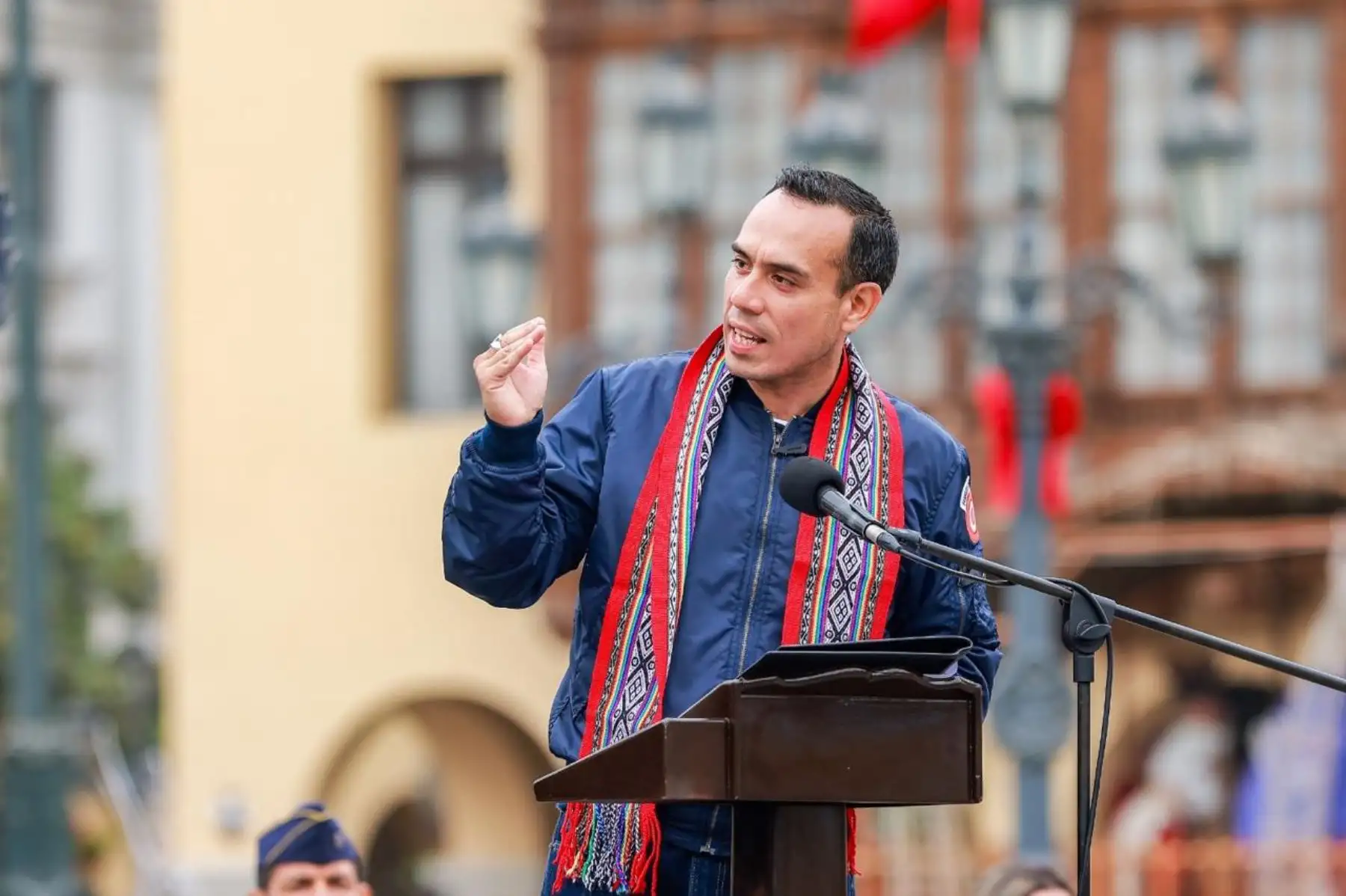 Con la presencia del presidente José Jerí, los ministros de Cultura y del Ambiente, así como autoridades del Gobierno Regional y el alcalde del Cusco, hoy se desarrolla la feria #MásCercaDelPerú, donde la región #Cusco es la invitada de honor en la Plaza de Armas de Lima para compartir lo mejor de sus tradiciones. Foto: ANDINA/Prensa Presidencia