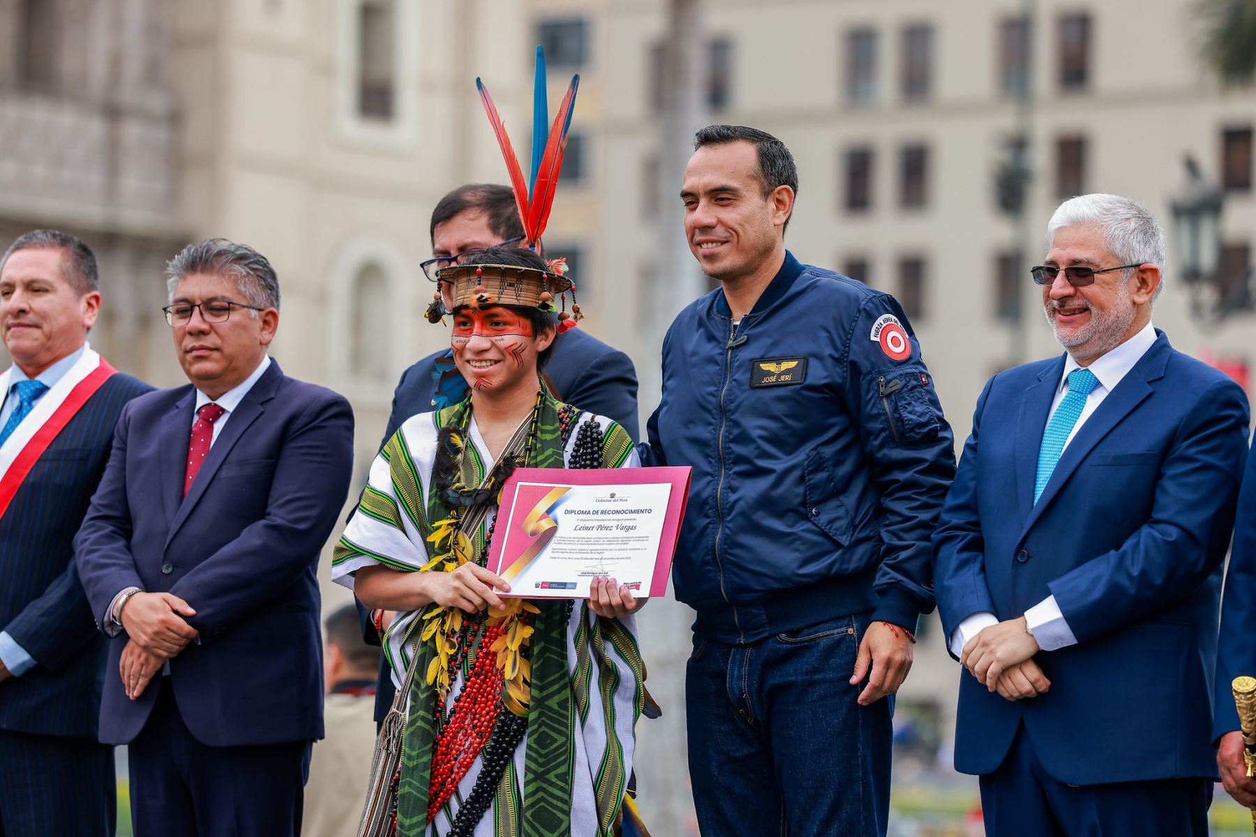 En la feria multisectorial "Más cerca del Perú", se desarrrola un ritual andino en el que el inca y la colla entregaron el símbolo de la cosecha del Tawantinsuyo "para que nuestros pueblos sigan unidos, brillando con prosperidad, con armonía y hermandad". Foto: ANDINA/Prensa Presidencia