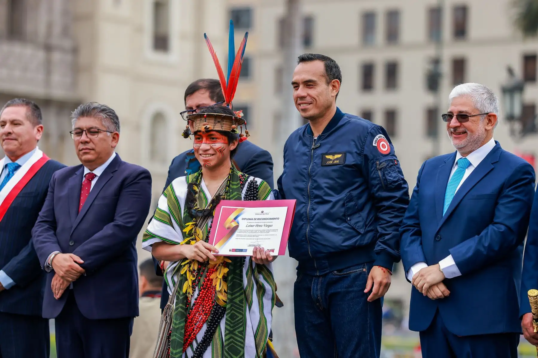 En la feria multisectorial "Más cerca del Perú", se desarrrola un ritual andino en el que el inca y la colla entregaron el símbolo de la cosecha del Tawantinsuyo "para que nuestros pueblos sigan unidos, brillando con prosperidad, con armonía y hermandad". Foto: ANDINA/Prensa Presidencia