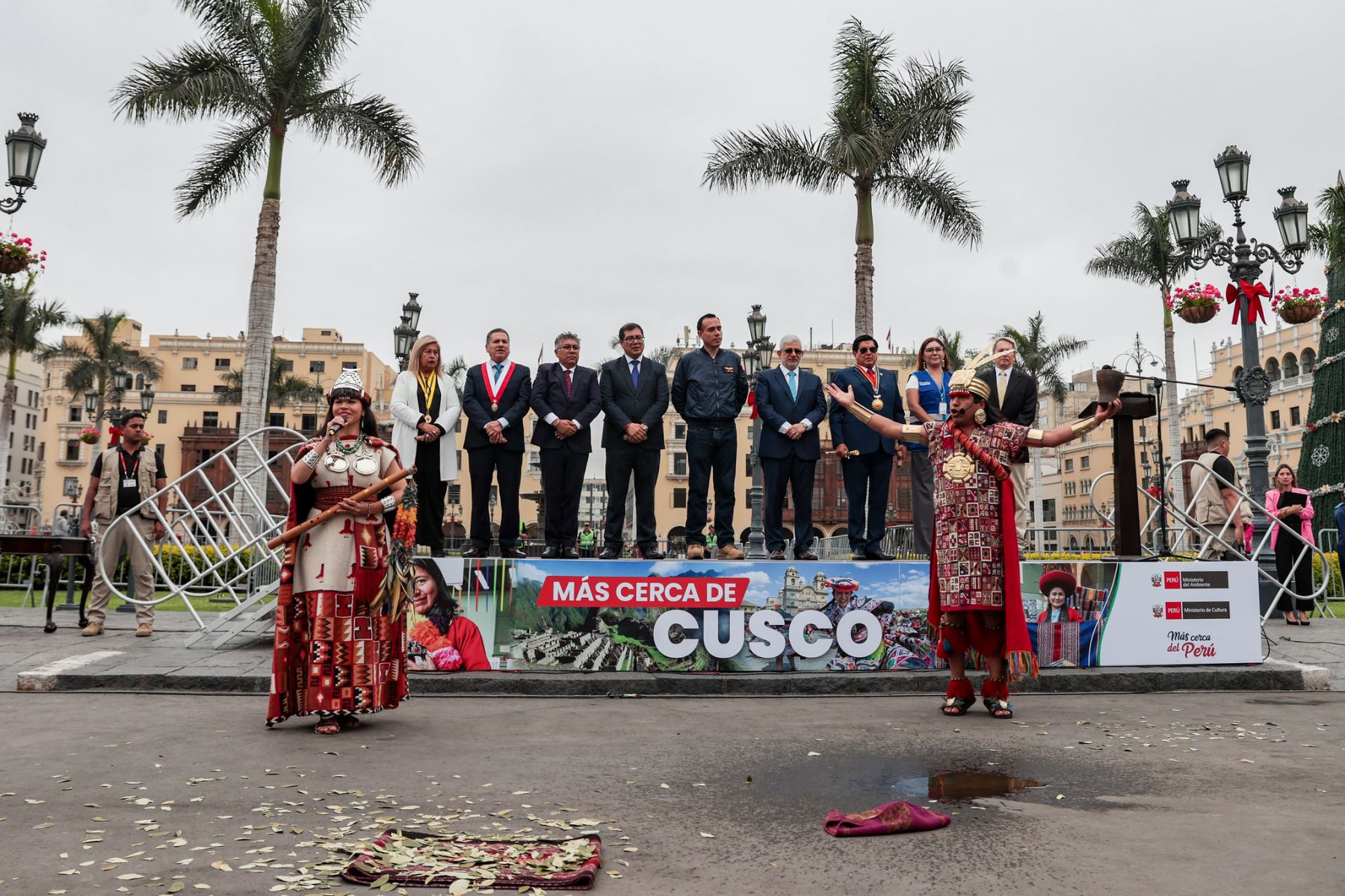 Con la presencia del presidente José Jerí, los ministros de Cultura y del Ambiente, así como autoridades del Gobierno Regional y el alcalde del Cusco, hoy se desarrolla la feria Más Cerca Del Perú, donde la región Cusco es la invitada de honor en la Plaza de Armas de Lima para compartir lo mejor de sus tradiciones. Foto: ANDINA/Prensa Presidencia