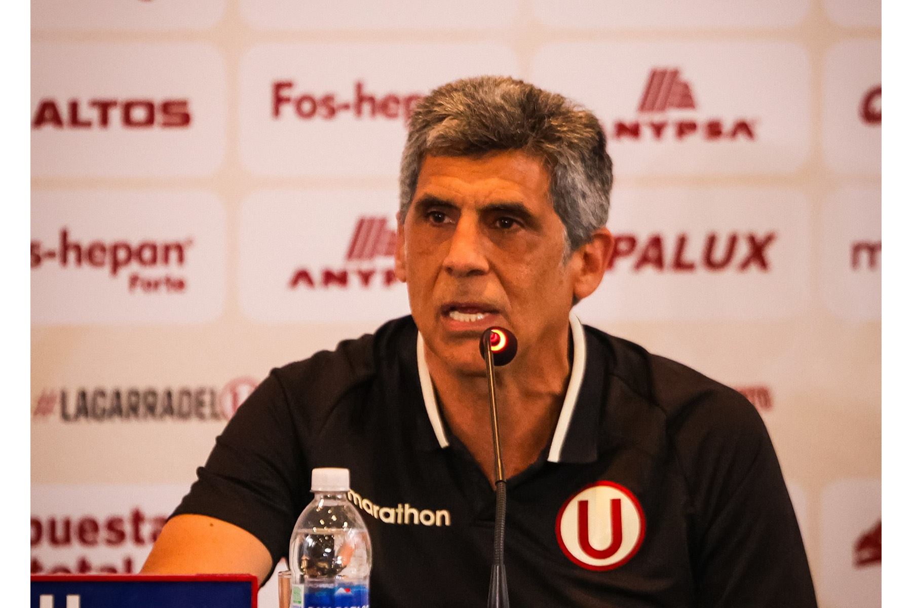 Álvaro Barco, director deportivo de Universitario de Deportes, participó en la conferencia de prensa en la que se realizó la presentación oficial del nuevo director técnico del primer equipo de fútbol del club para la temporada 2026, Javier Rabanal Hernández. Foto: Universitario