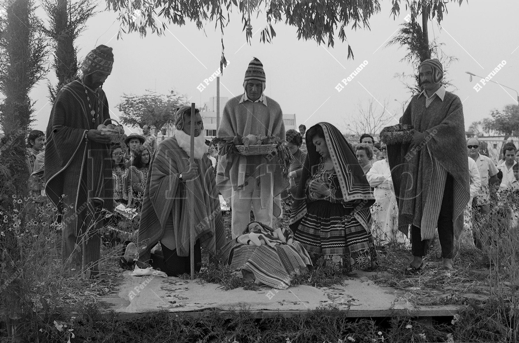 Lima - 21 diciembre 1975 / Escenificación de un nacimiento andino en el Hospital del Empleado del Seguro Social. Archivo Histórico de El Peruano / Próspero Montoro